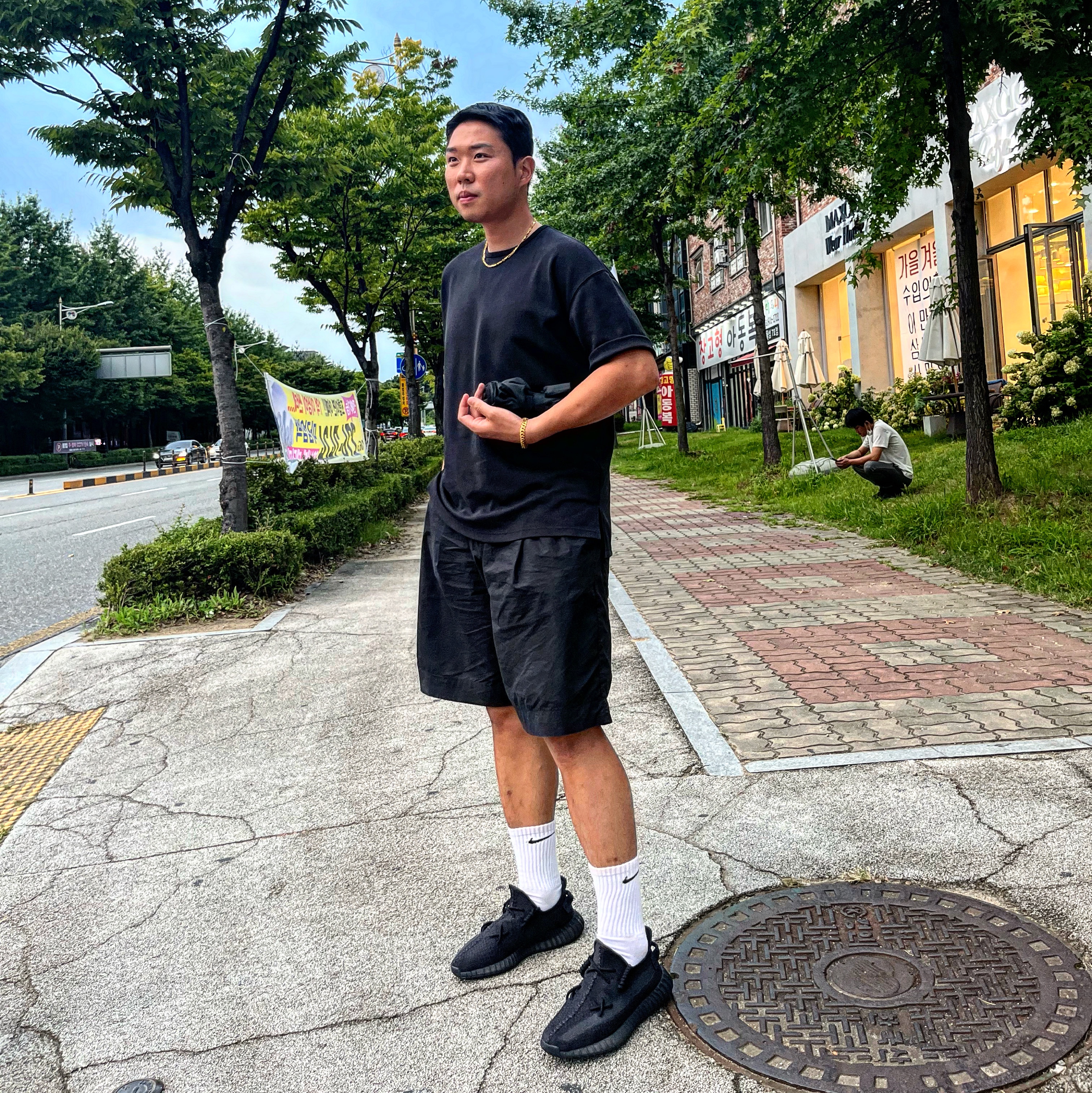 Adidas Yeezy Boost 350 V2 Onyx 착용 스타일