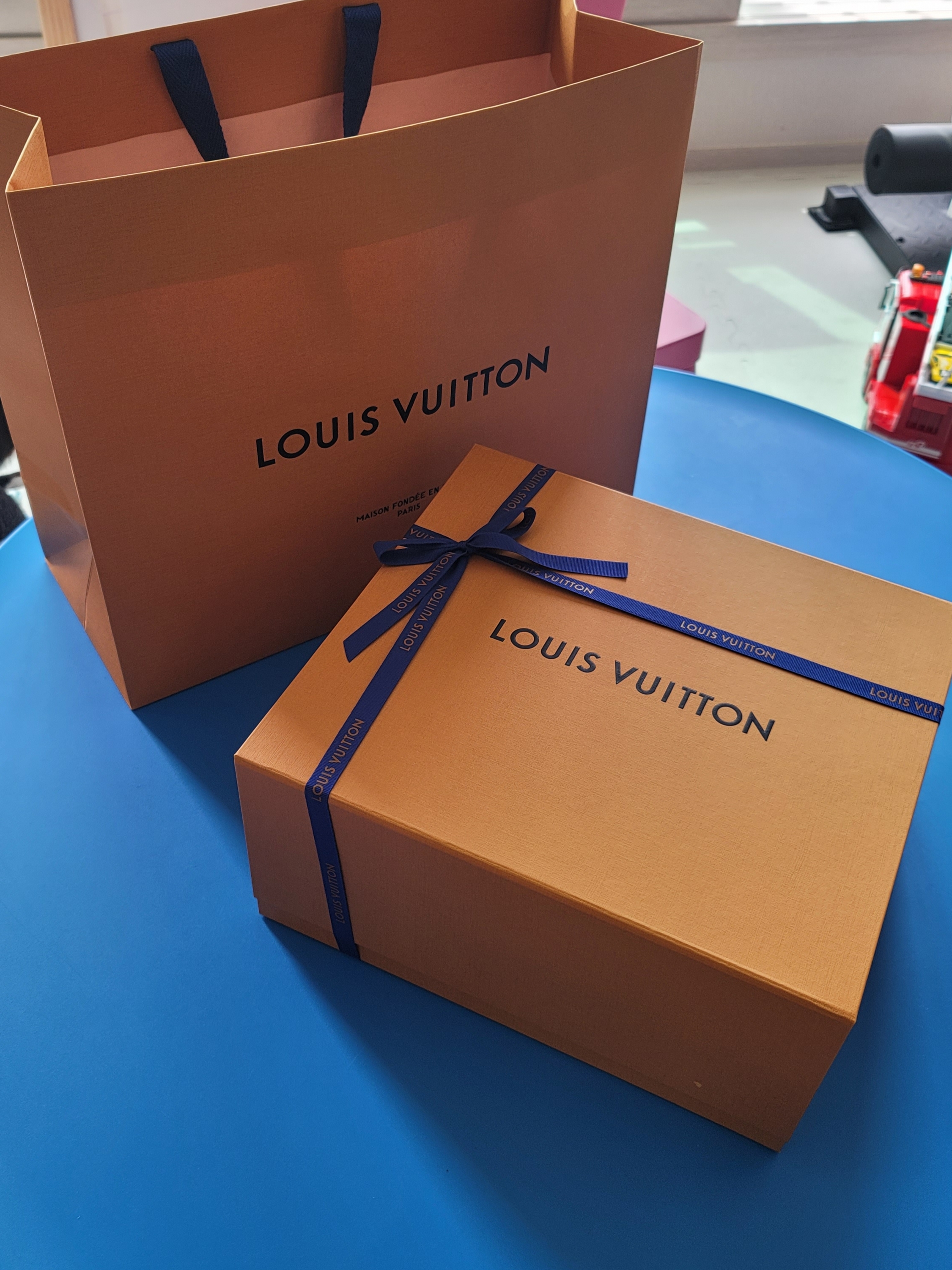 Louis Vuitton Alma BB Monogram 착용 스타일 - 1