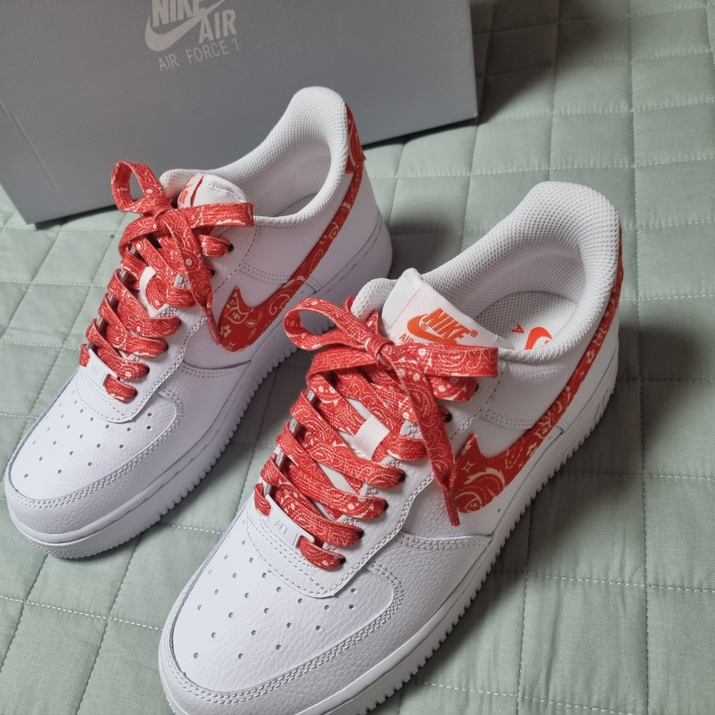 (W) Nike Air Force 1 '07 Low Orange Paisley 착용 스타일