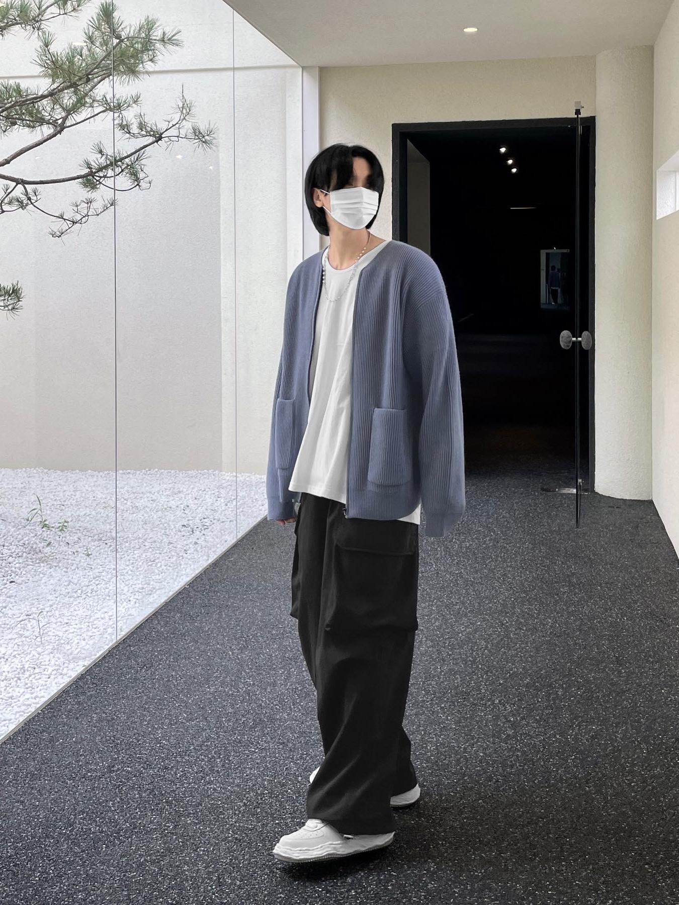 Maison Mihara Yasuhiro Wayne OG Sole Leather Low-top Sneakers White 착용 스타일 - 1