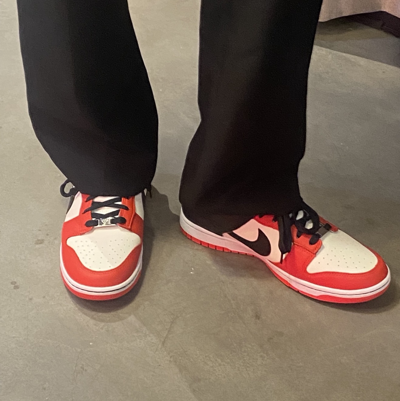 Nike x NBA Dunk Low Retro EMB Black and Chile Red 착용 스타일
