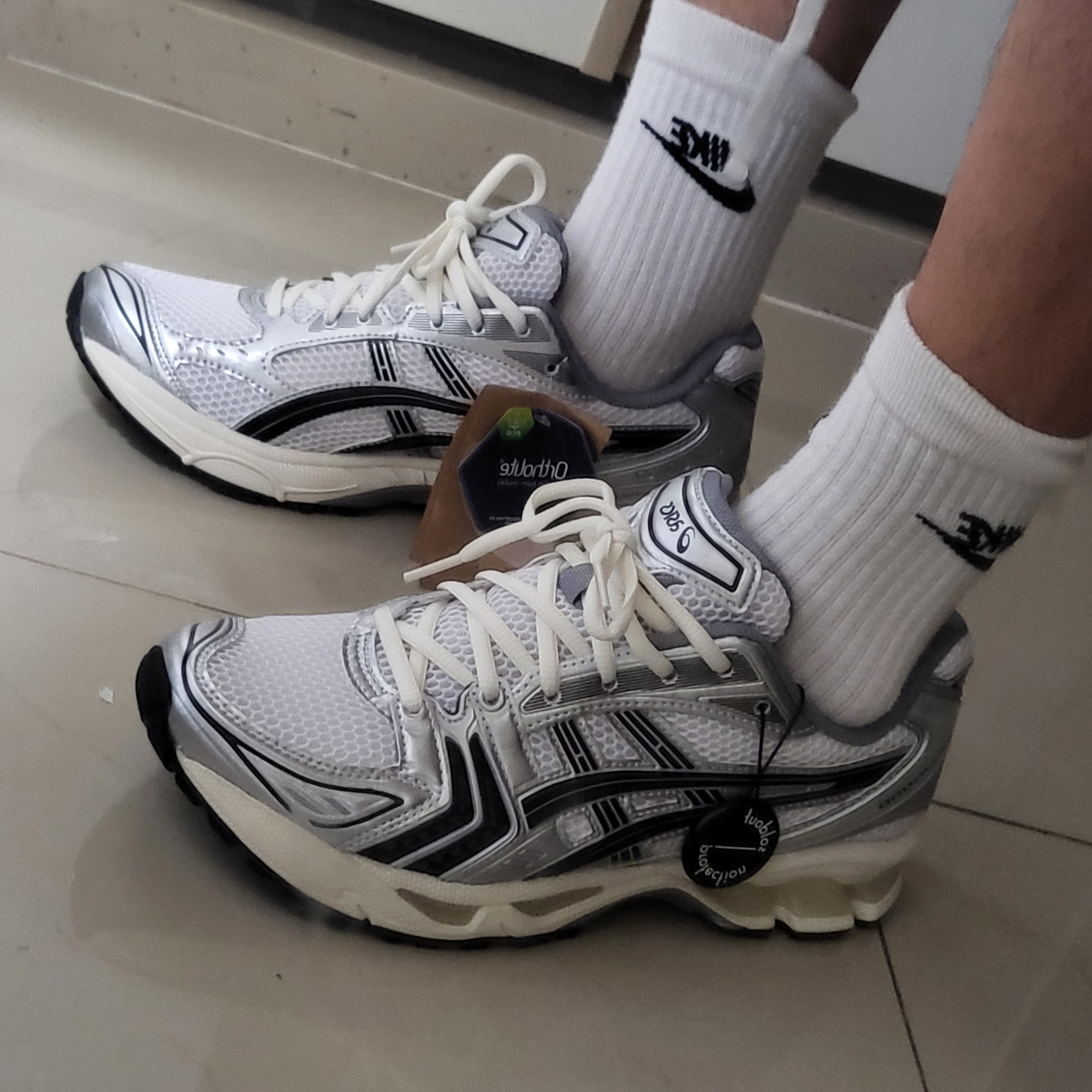 Asics x JJJJound Gel-Kayano 14 Silver Black, Adidas Yeezy Foam RNNR Ararat 착용 스타일 - 2