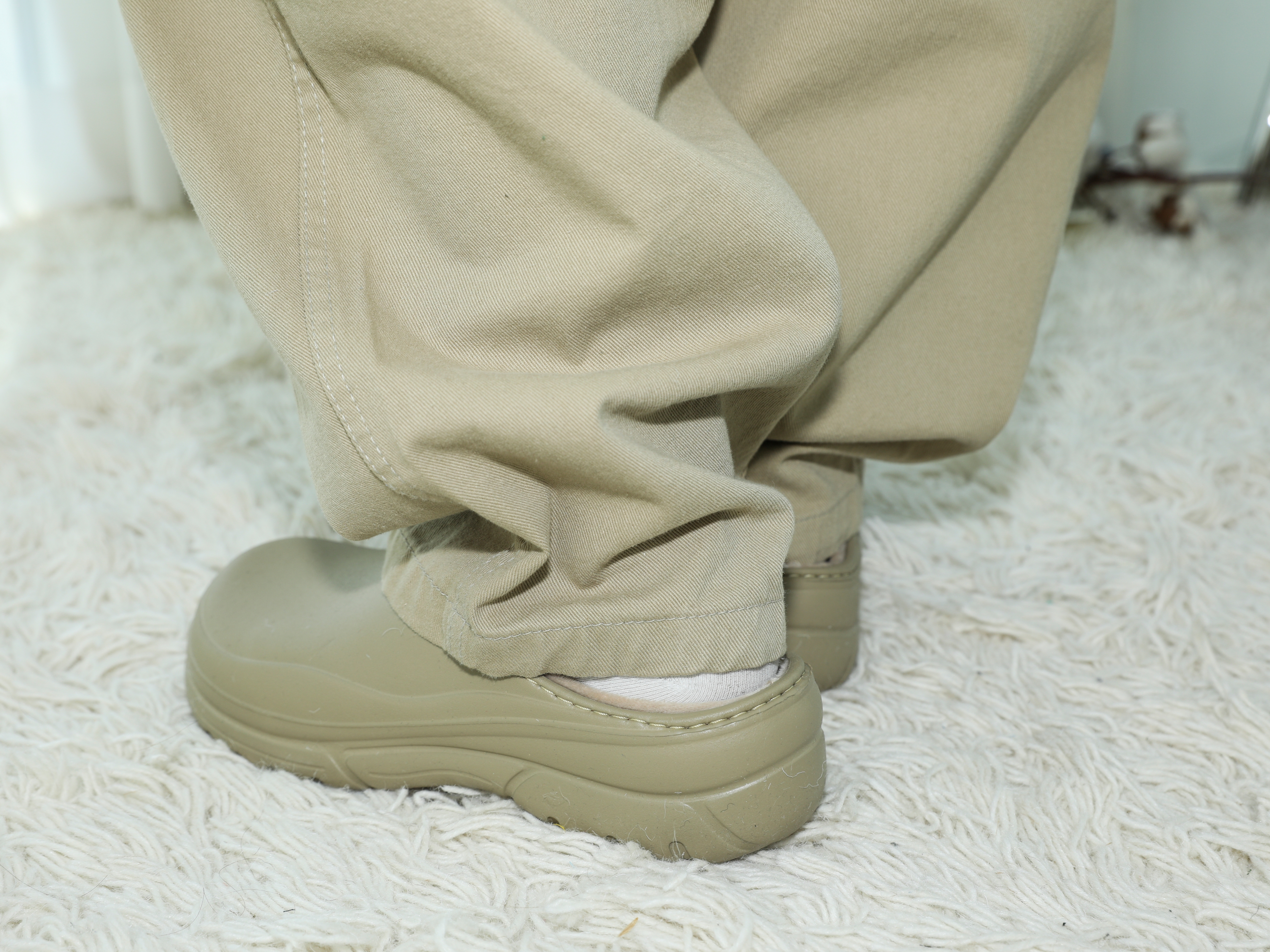 Bottega Veneta Puddle Ankle Boots Sea Salt 착용 스타일 - 4