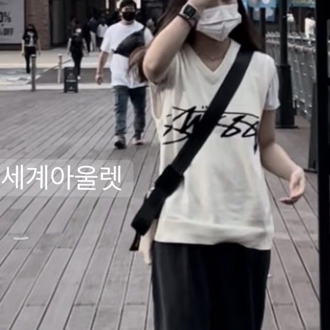 Stussy Sweater Vest Natural 착용 스타일