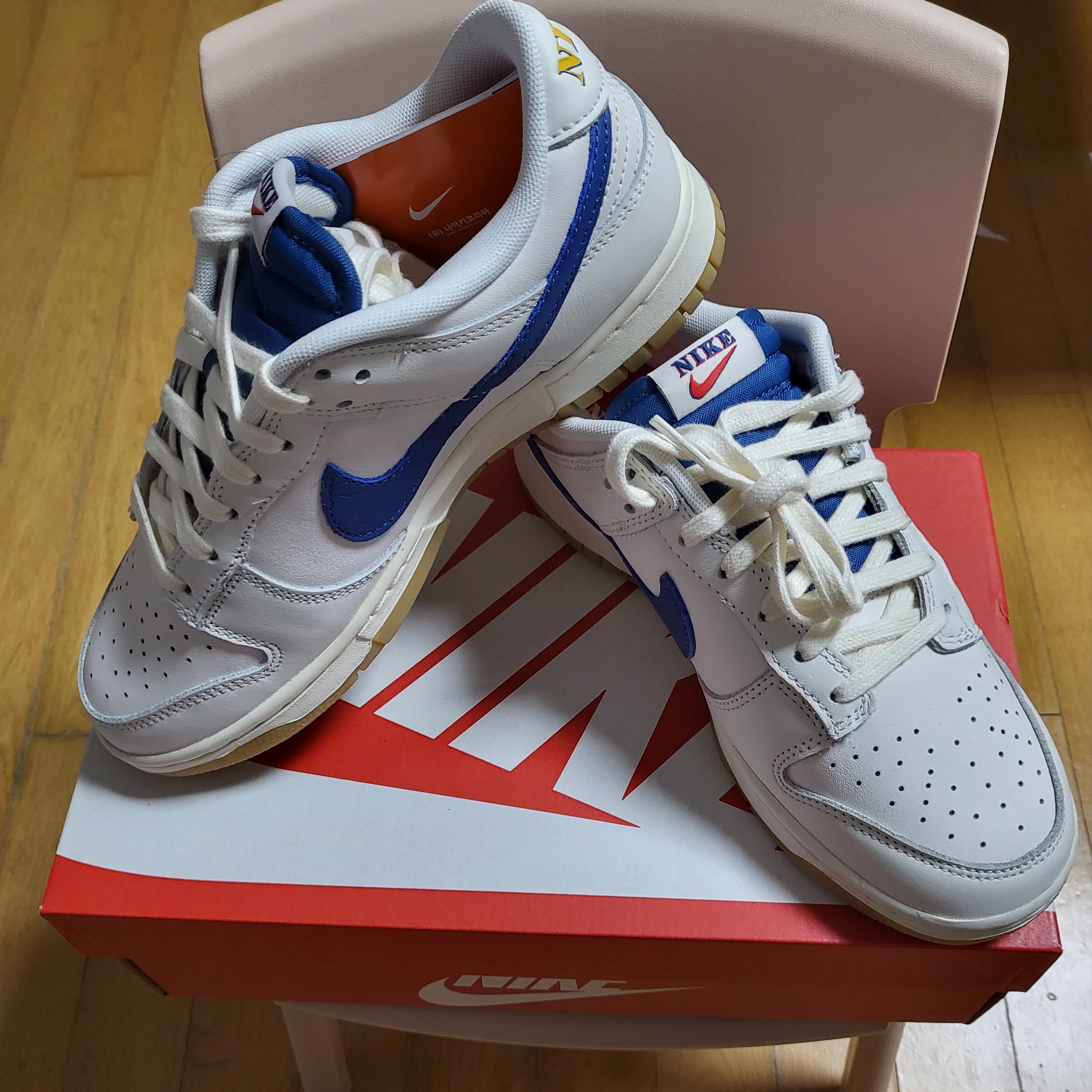 Nike Dunk Low SE Sail Dark Marina Blue 착용 스타일
