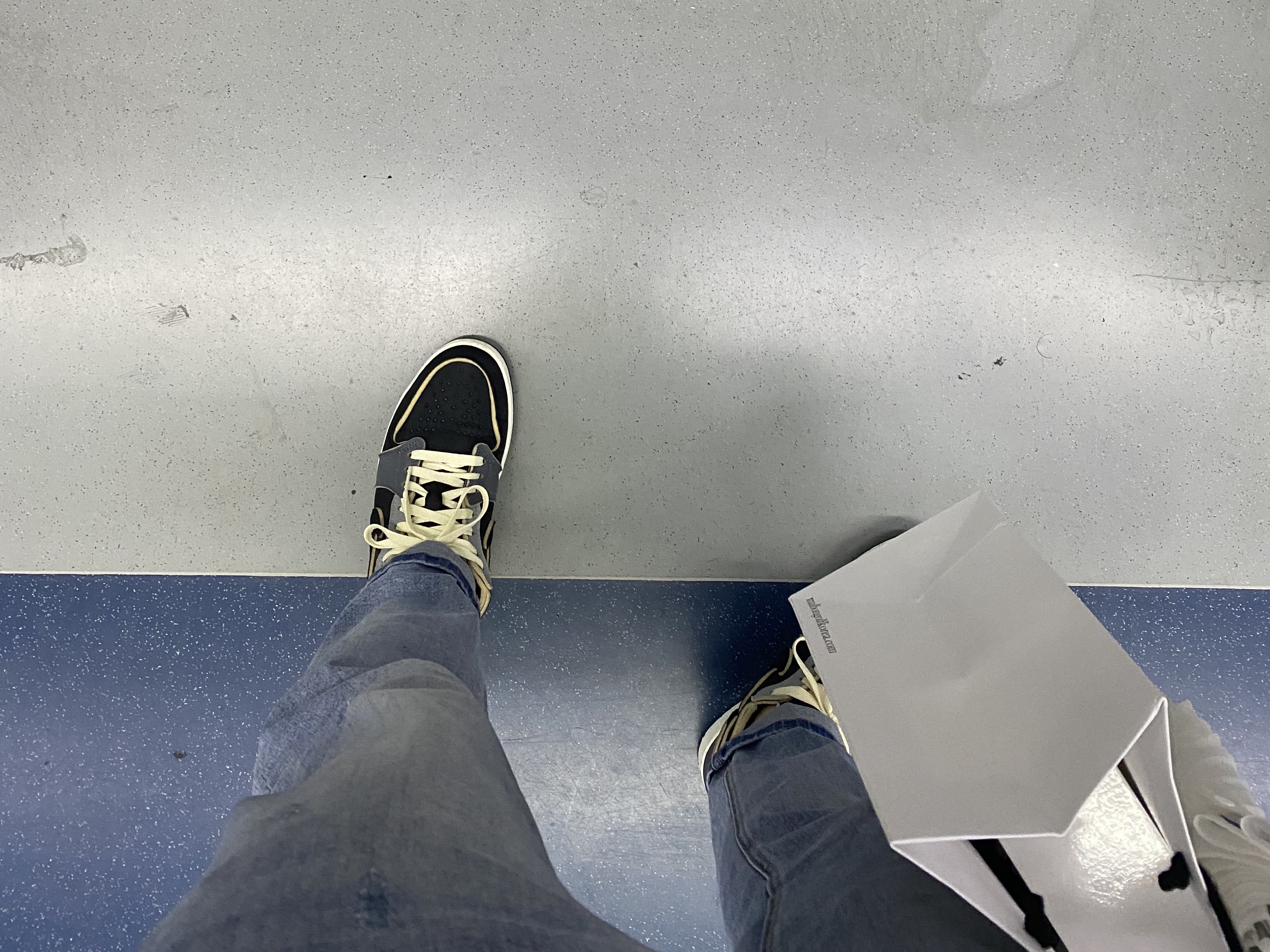 Jordan 1 Retro Low OG EX Black and Smoke Grey 착용 스타일 - 2