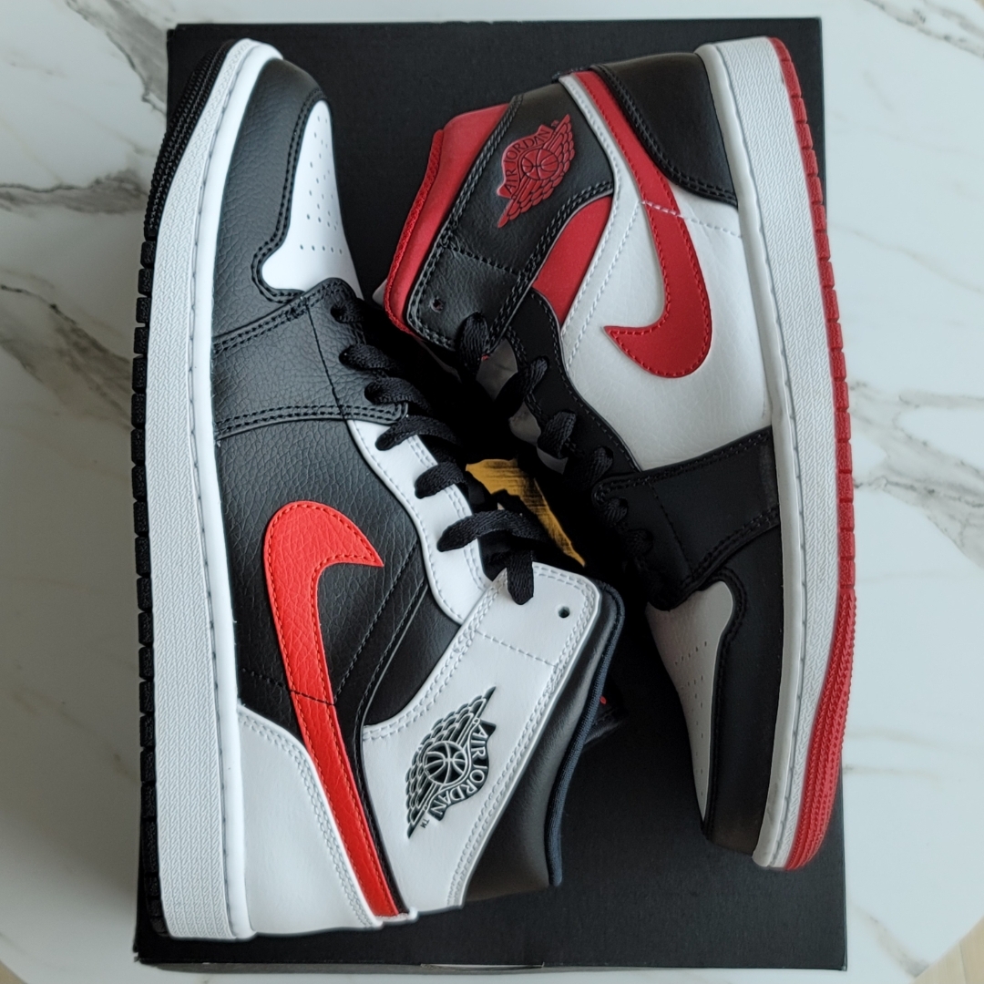 Jordan 1 Mid Gym Red Black White, Jordan 1 Mid Black Chile Red 착용 스타일