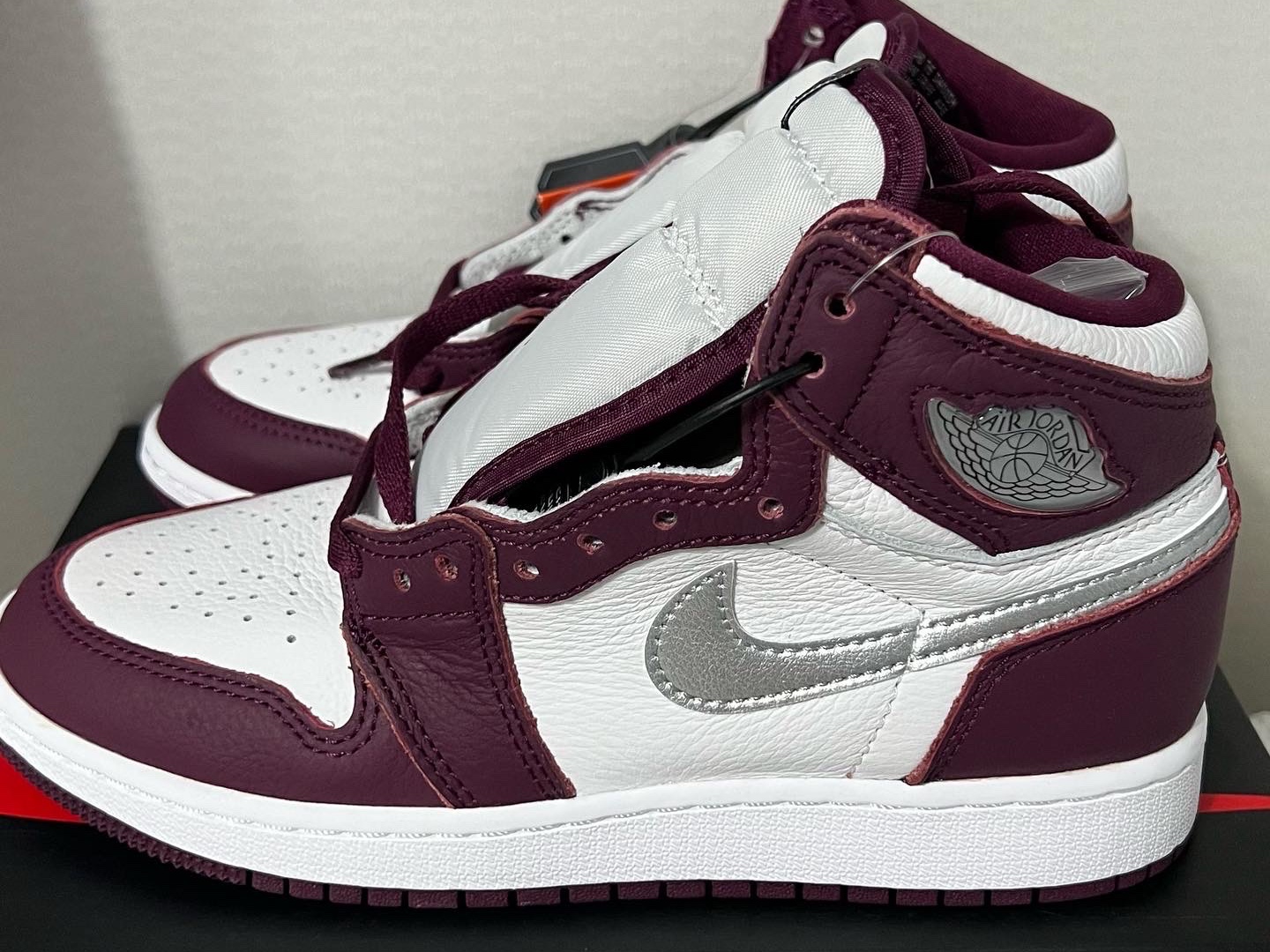 (GS) Jordan 1 Retro High OG Bordeaux 착용 스타일 - 4