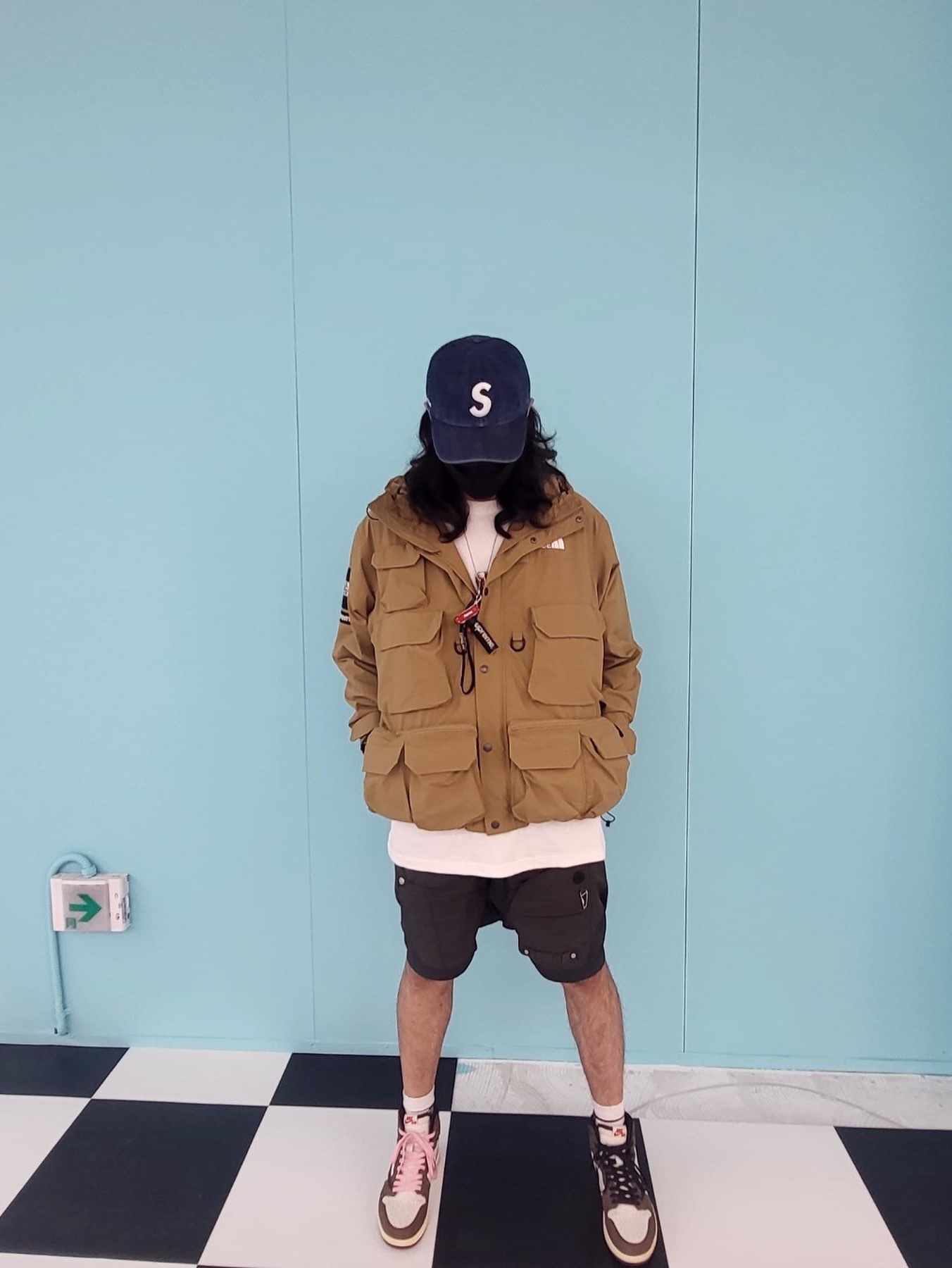 Supreme Kevlar Denim S Logo 6-Panel Indigo - 22SS, Supreme x The North Face Cargo Jacket Gold - 20SS 착용 스타일 - 2