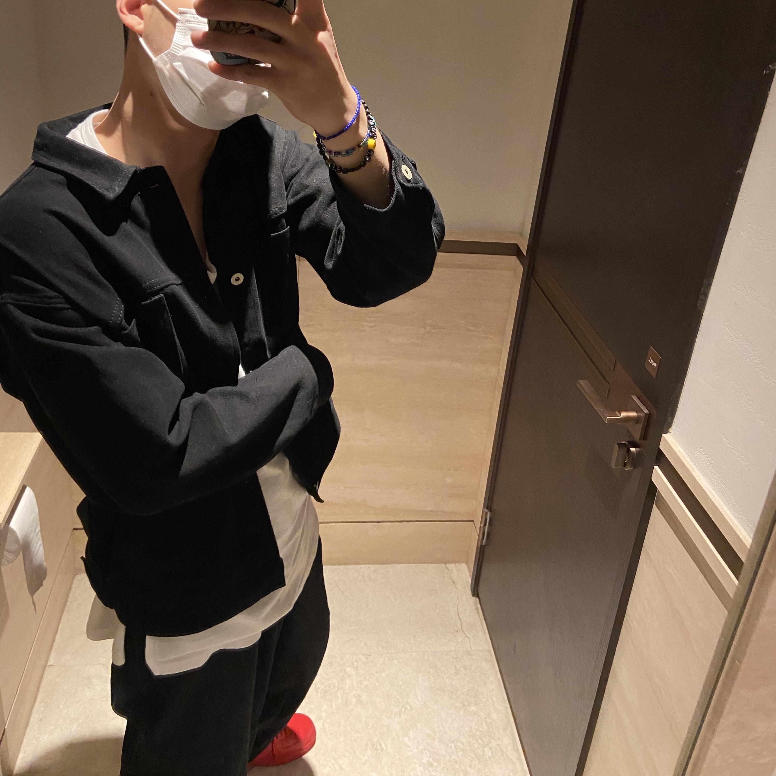 Nike Air Force 1 '07 LV8 Low 1 Triple Red 착용 스타일 - 1