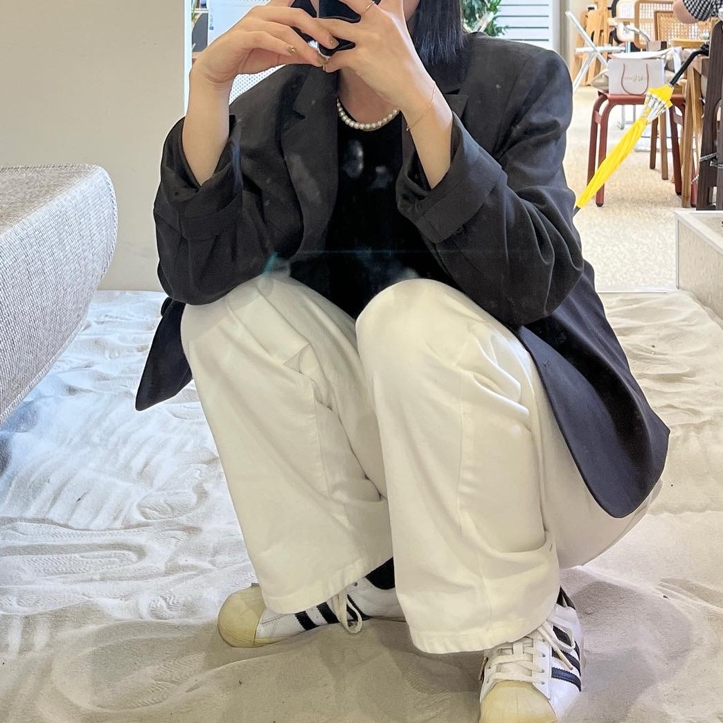 Adidas Superstar Premium White Black 착용 스타일 - 2