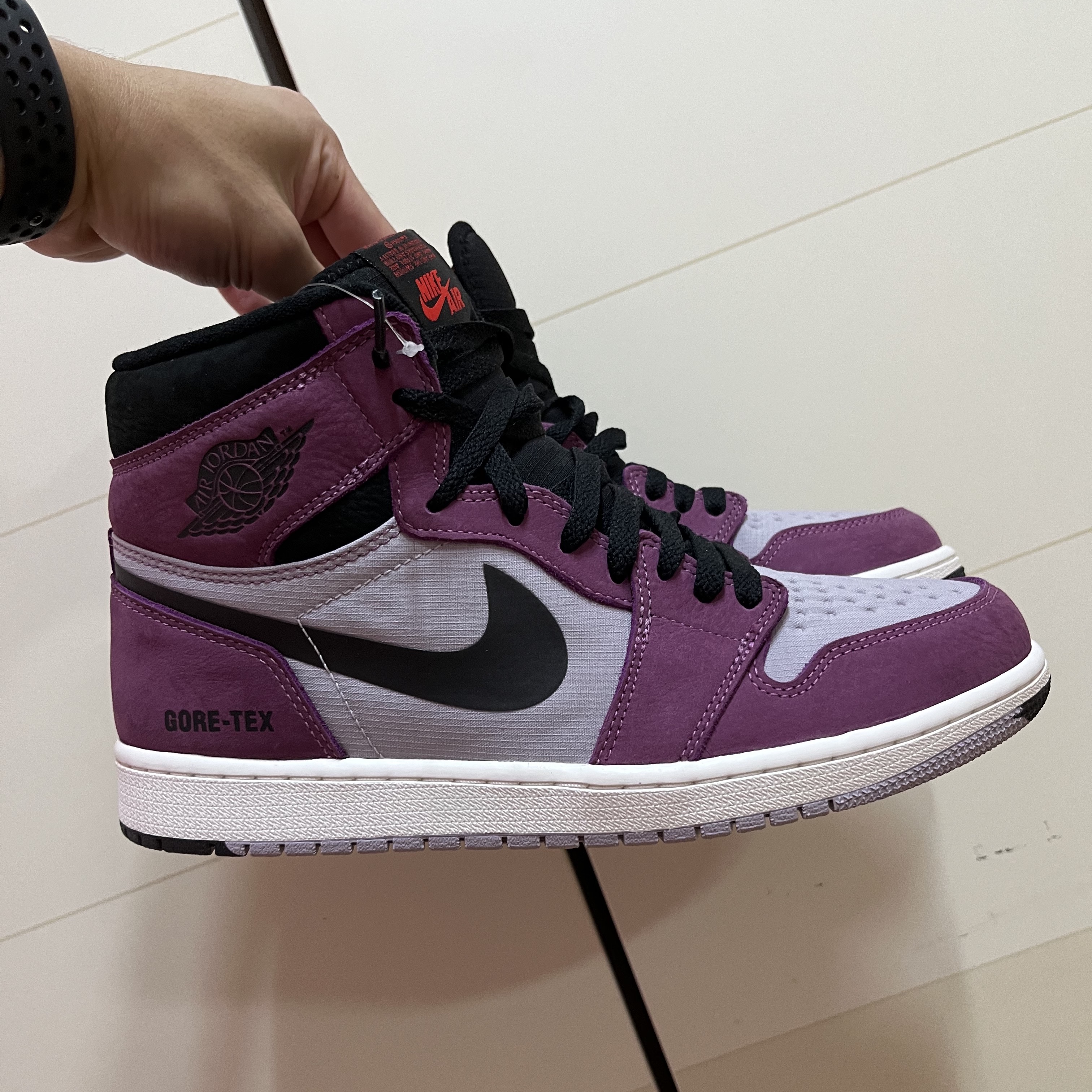Jordan 1 Element Gore-Tex Berry 착용 스타일