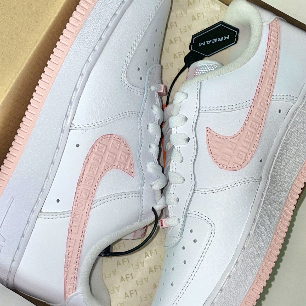 (W) Nike Air Force 1 '07 Valentine Day 2022 착용 스타일