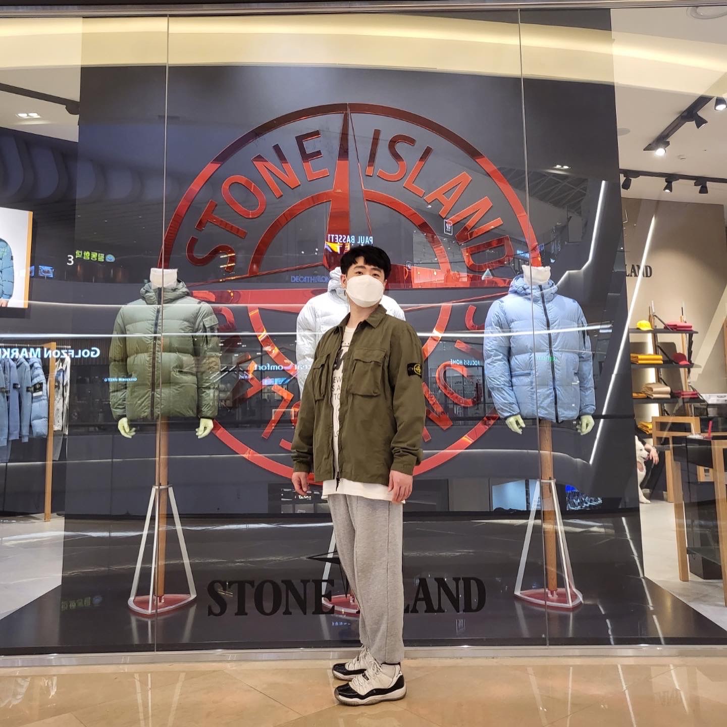 Stone Island 114WN T.CO+OLD Overshirt Olive Green - 22SS, Jordan 11 Retro Concord 2018 착용 스타일 - 2