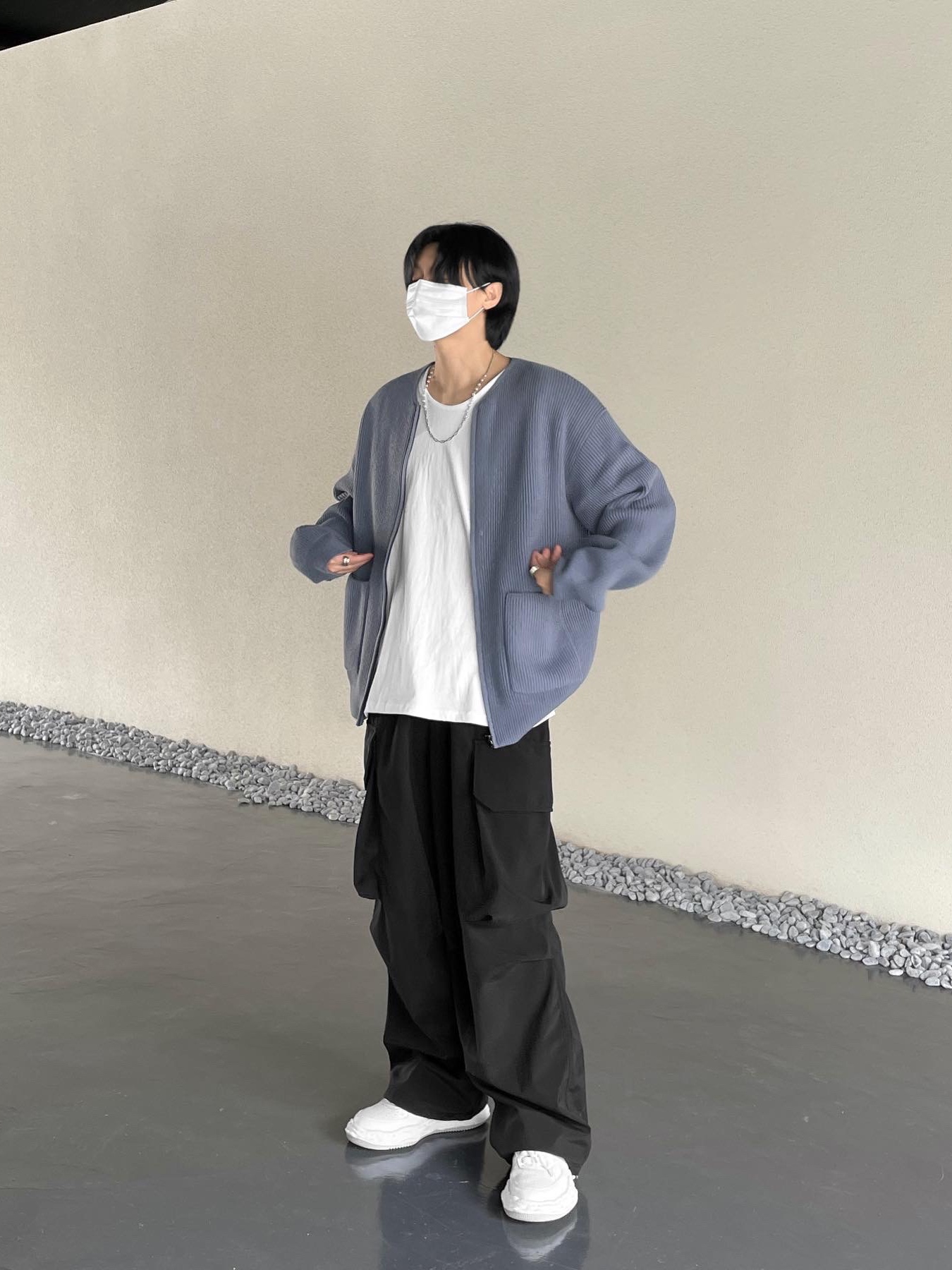 Maison Mihara Yasuhiro Wayne OG Sole Leather Low-top Sneakers White 착용 스타일 - 3