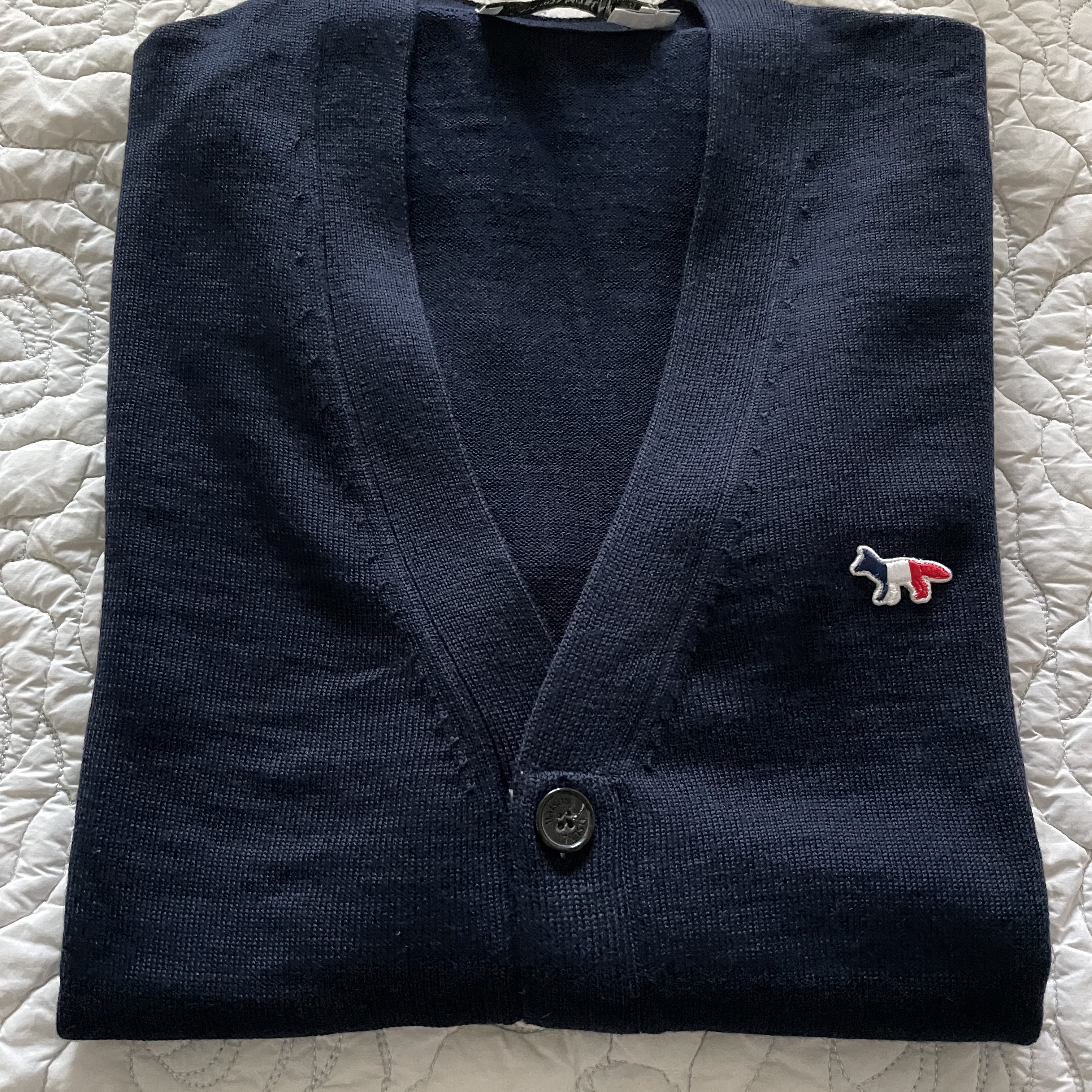 Maison Kitsune Tricolor Fox Patch Classic Cardigan Navy 착용 스타일