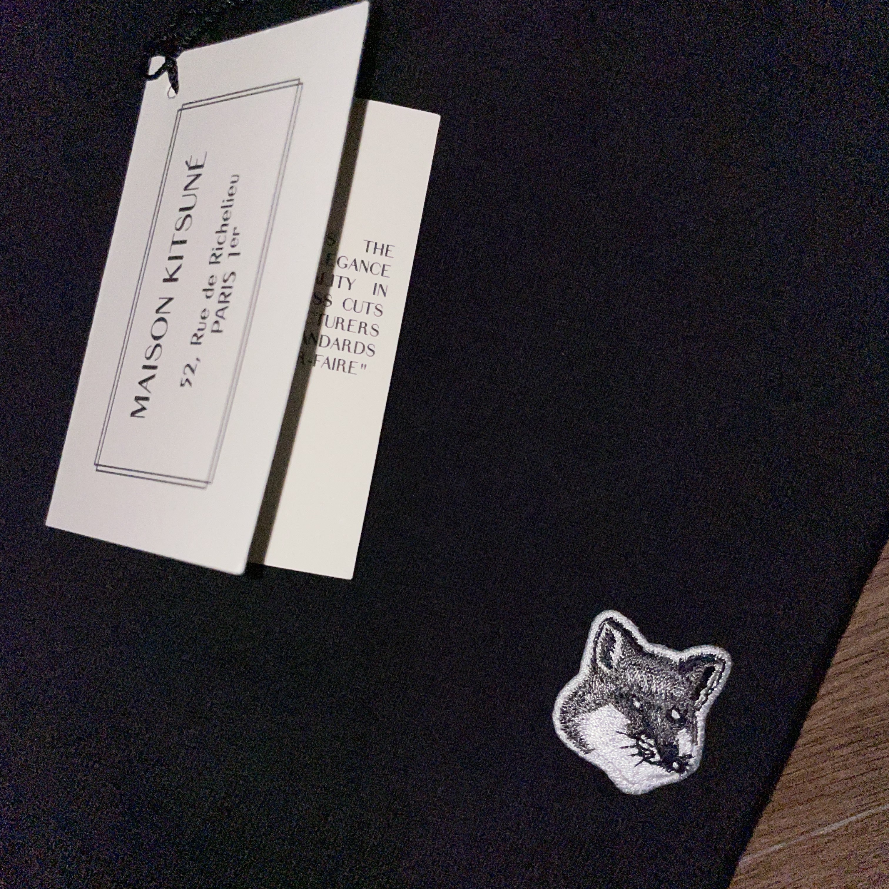 Maison Kitsune Grey Fox Head Patch Classic Sweatshirt Black 착용 스타일