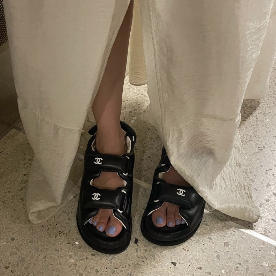 (W) Chanel Sandals Lambskin & Black 착용 스타일
