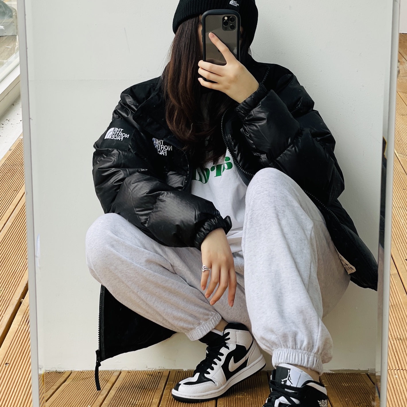 (W) Jordan 1 Mid SE Black White 착용 스타일 - 2