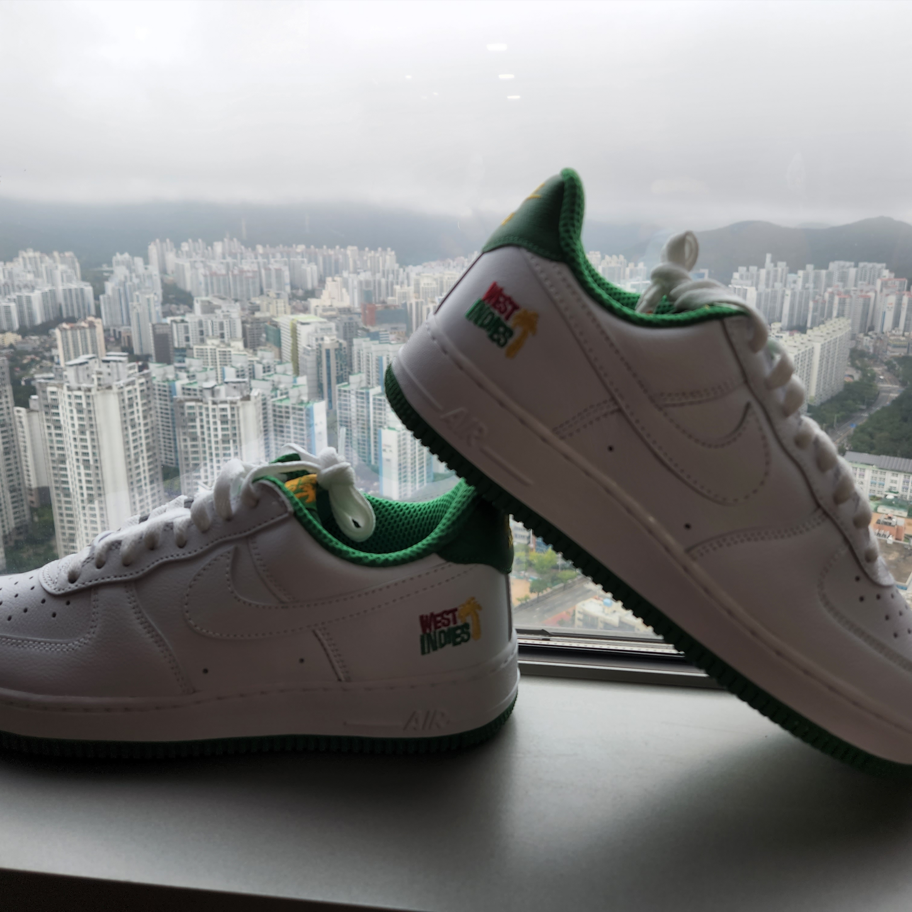 Nike Air Force 1 Low Retro QS West Indies Classic Green 착용 스타일