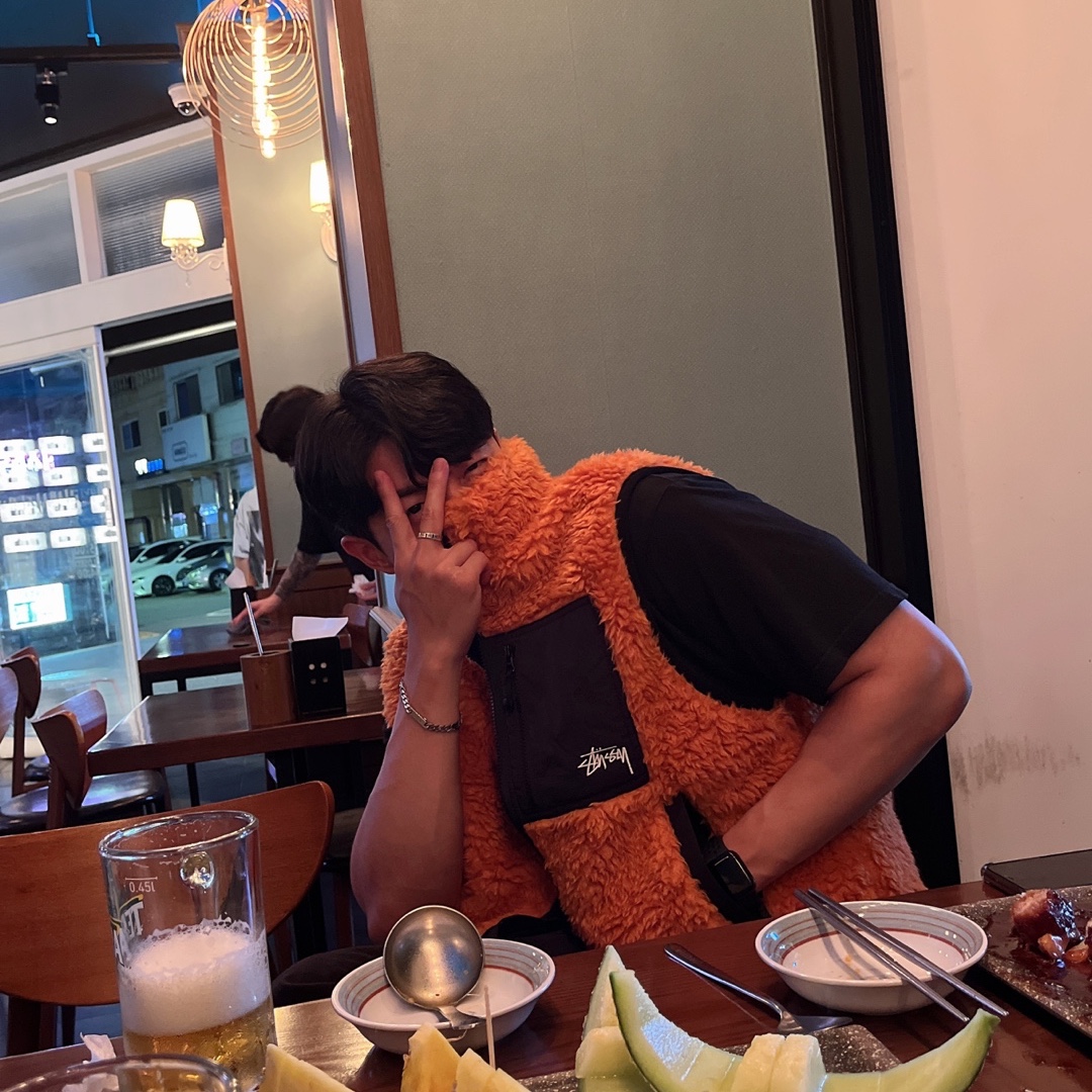 Stussy Sherpa Vest Orange 착용 스타일 - 2