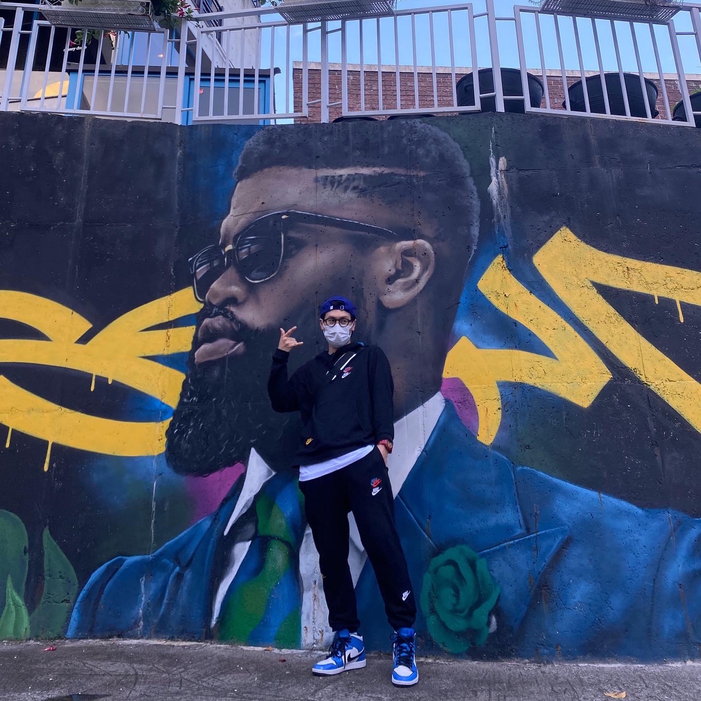 Jordan 1 Mid SE Signal Blue 착용 스타일 - 1