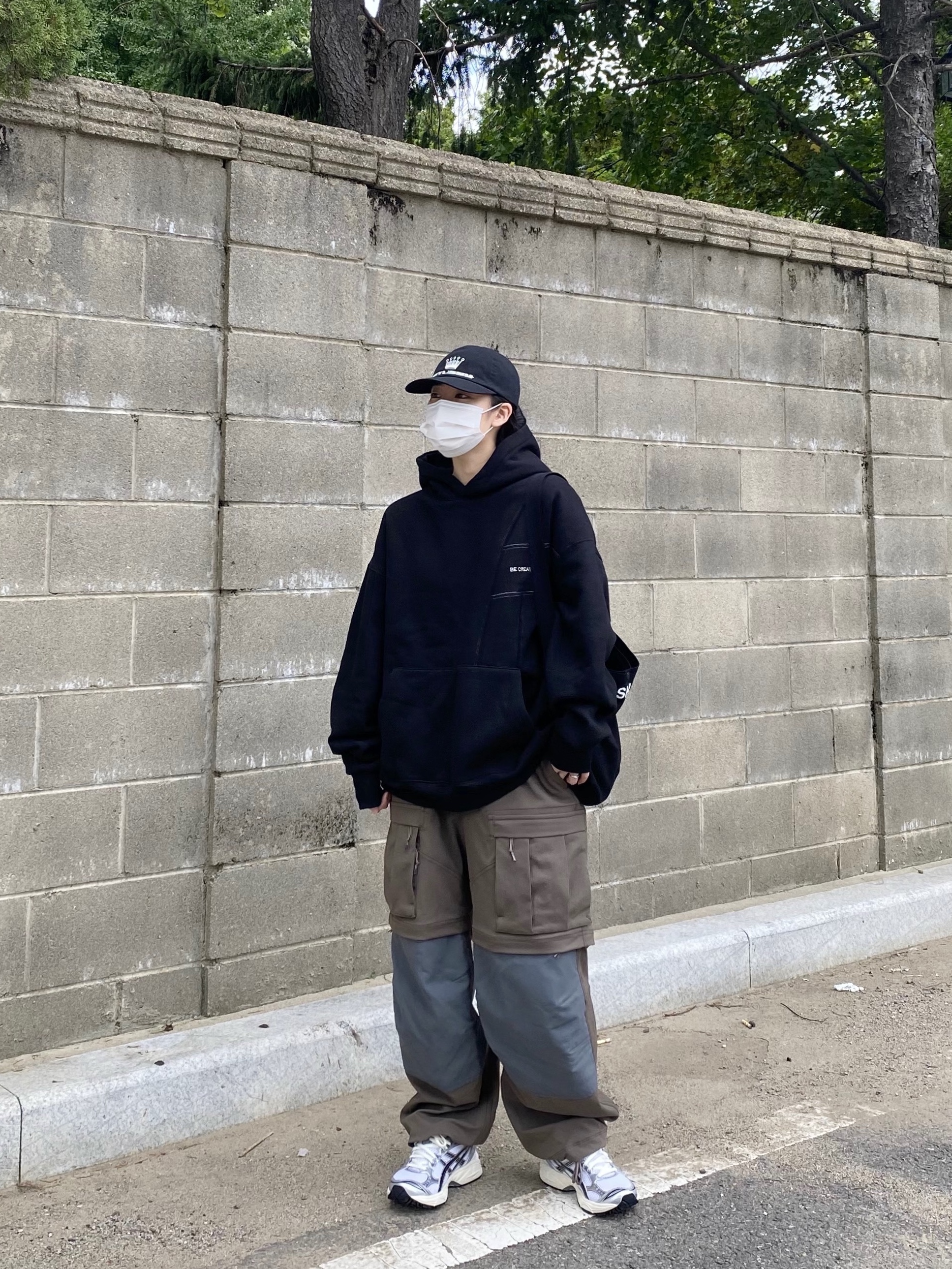 Asics x JJJJound Gel-Kayano 14 Silver Black, Nike NRG ACG Smith Summit Cargo Pants Ironstone - Asia 착용 스타일 - 4
