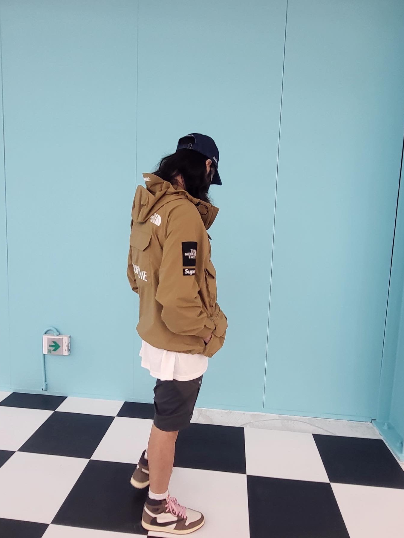 Supreme Kevlar Denim S Logo 6-Panel Indigo - 22SS, Supreme x The North Face Cargo Jacket Gold - 20SS 착용 스타일 - 4