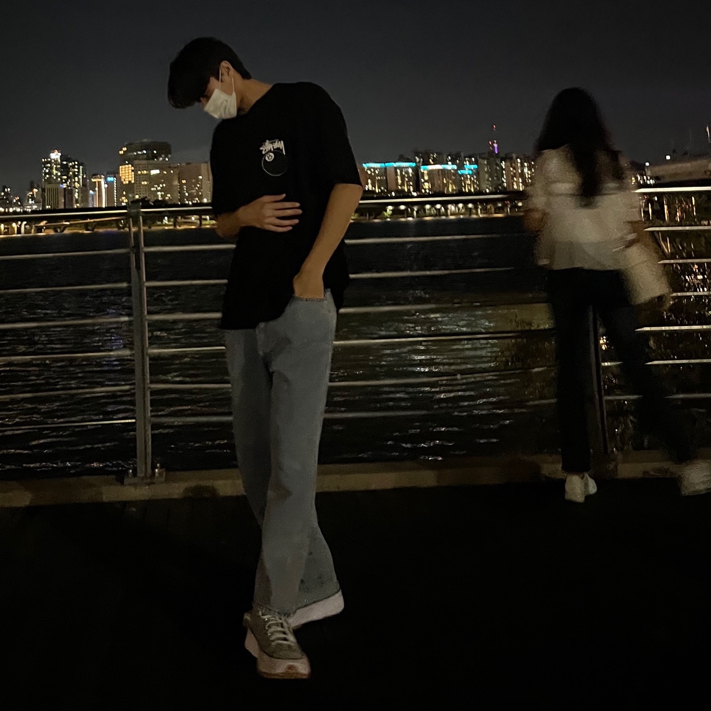 Stussy 8 Ball T-Shirt Black - 22SS, Converse Run Star Hike Hi Seasonal Color Ash Stone 착용 스타일 - 1
