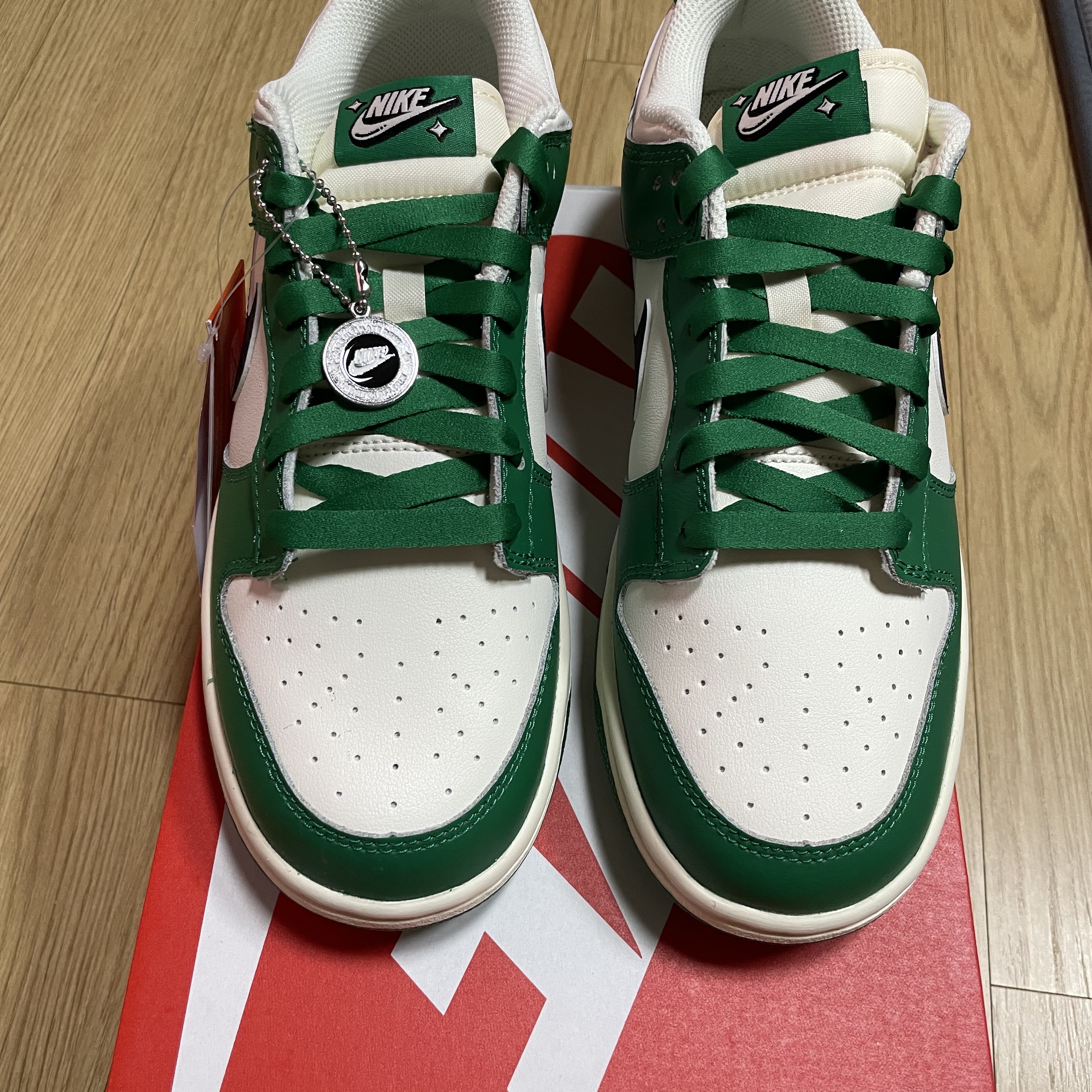 Nike Dunk Low Retro SE Jackpot Malachite 착용 스타일 - 2