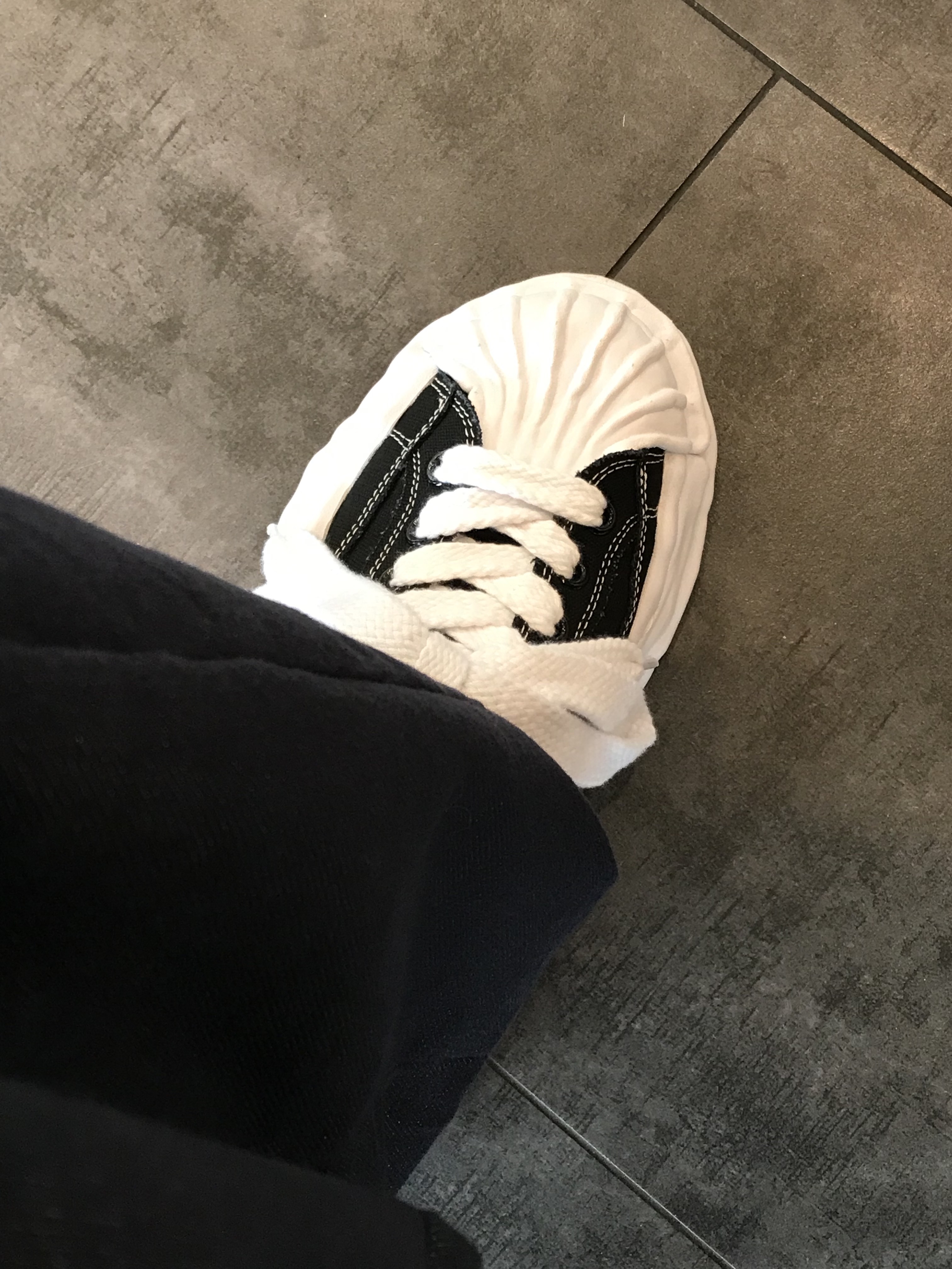 Maison Mihara Yasuhiro Blakey OG Sole Canvas Low-top Sneakers Black White 착용 스타일