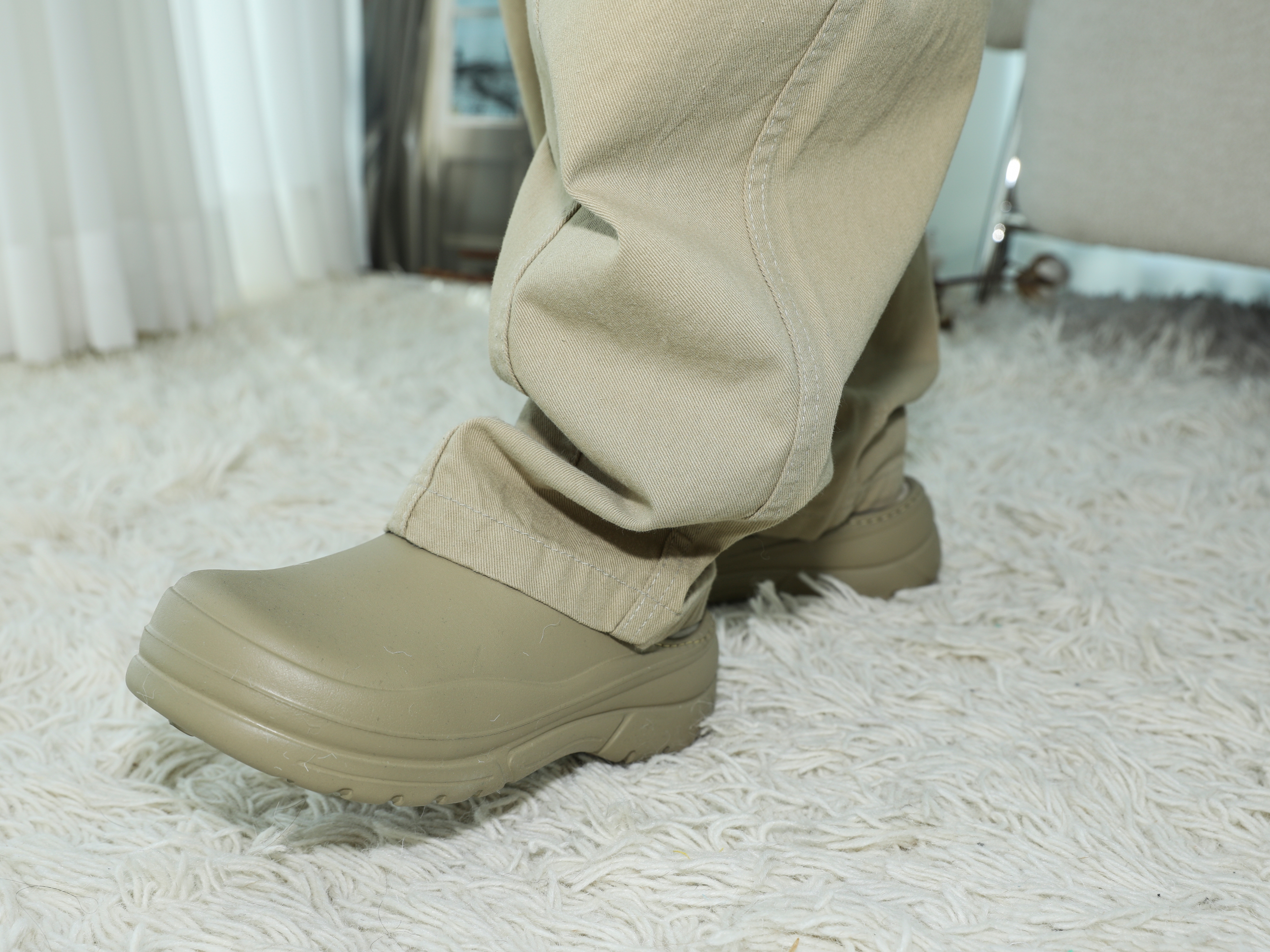 Bottega Veneta Puddle Ankle Boots Sea Salt 착용 스타일 - 2