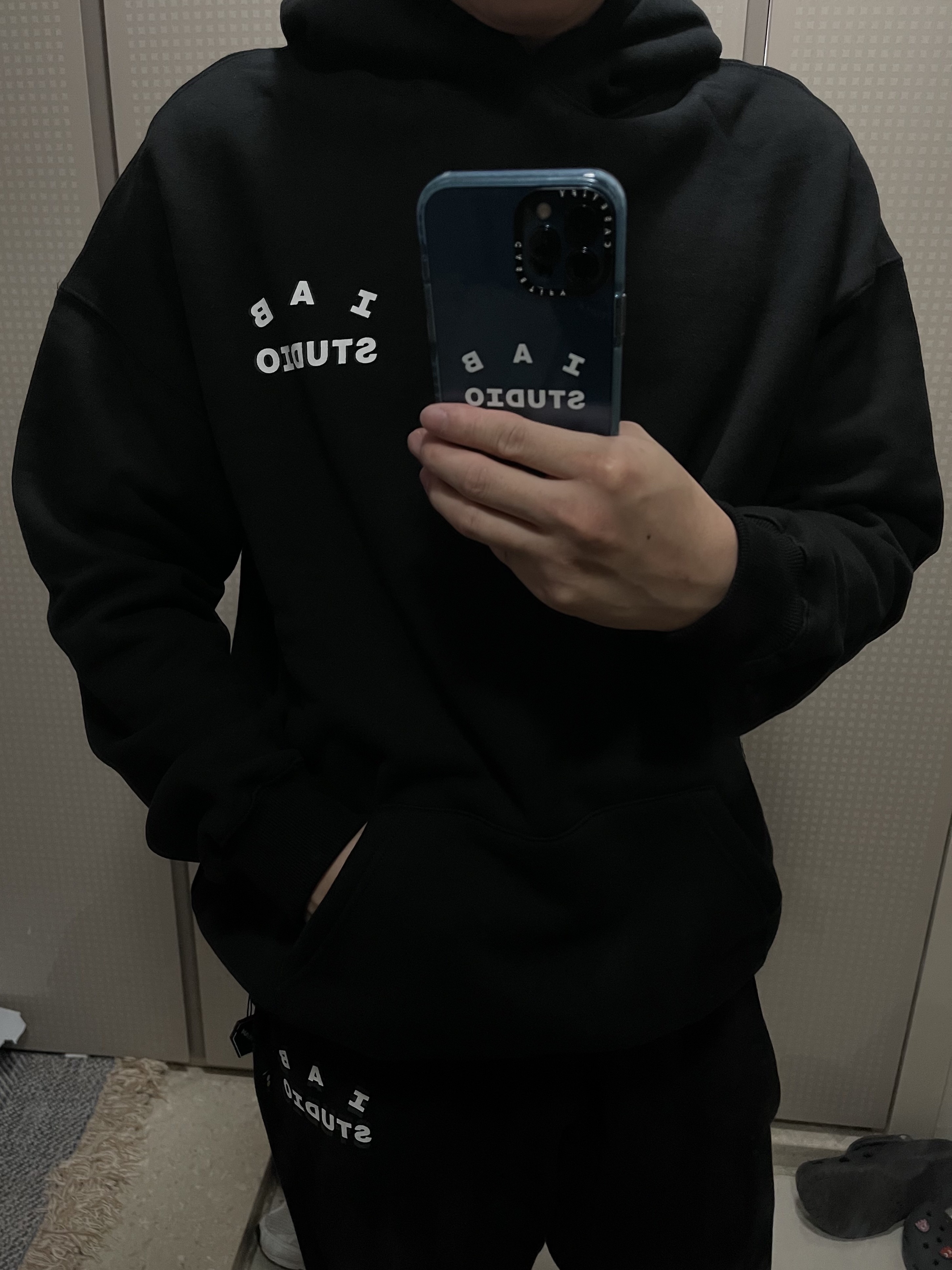 IAB Studio Hoodie Black White, IAB Studio Sweatpants Black White - 22SS 착용 스타일