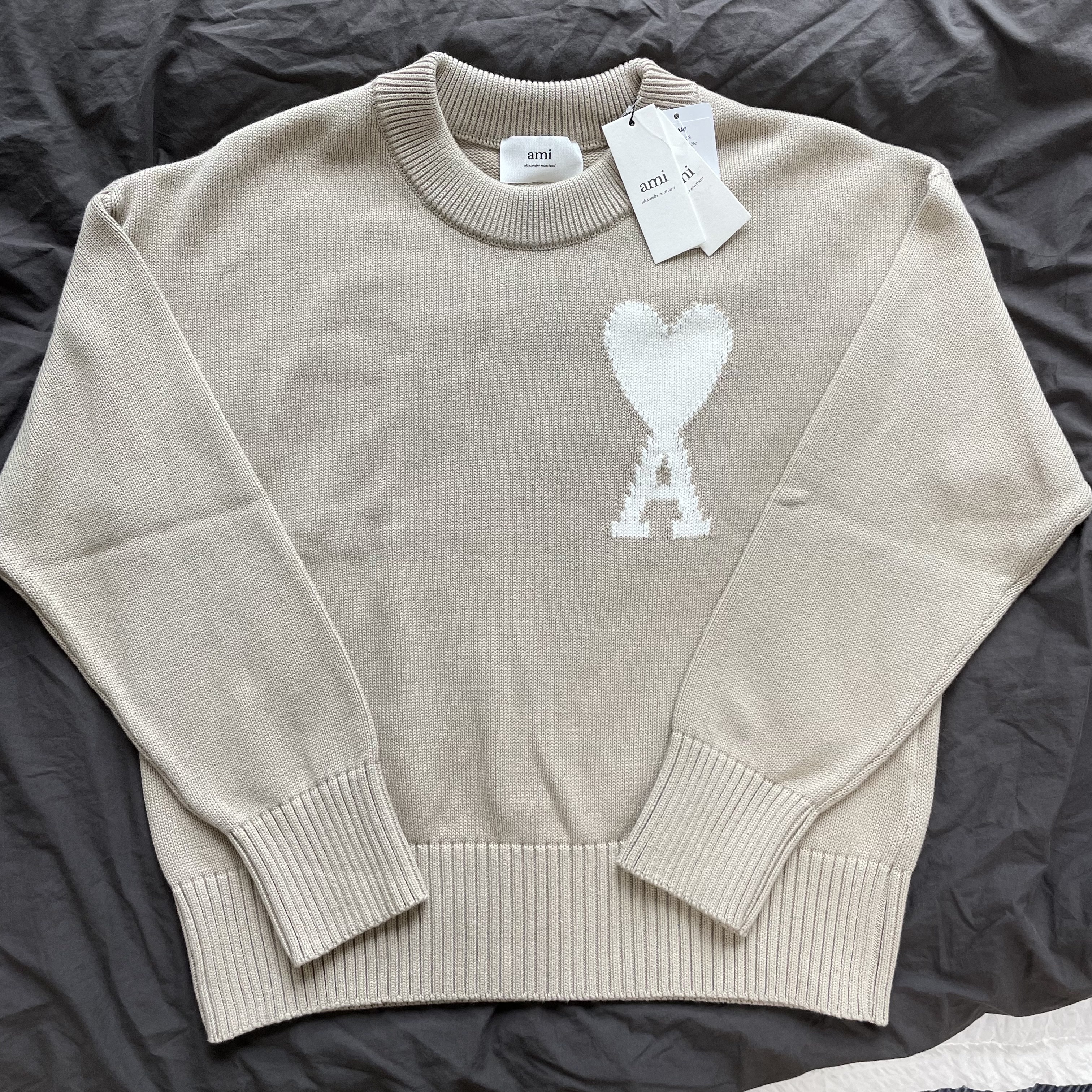 AMI de Coeur Oversize Sweater Beige White - 22SS 착용 스타일