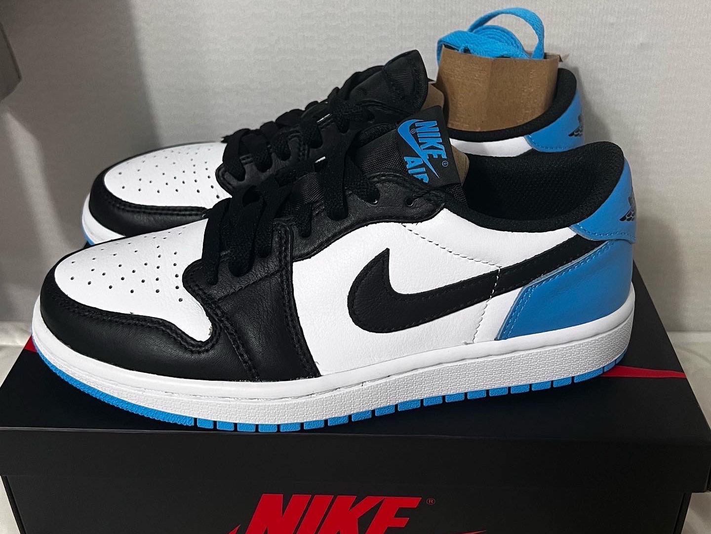 (W) Jordan 1 Retro Low OG Black and Dark Powder Blue 착용 스타일 - 3
