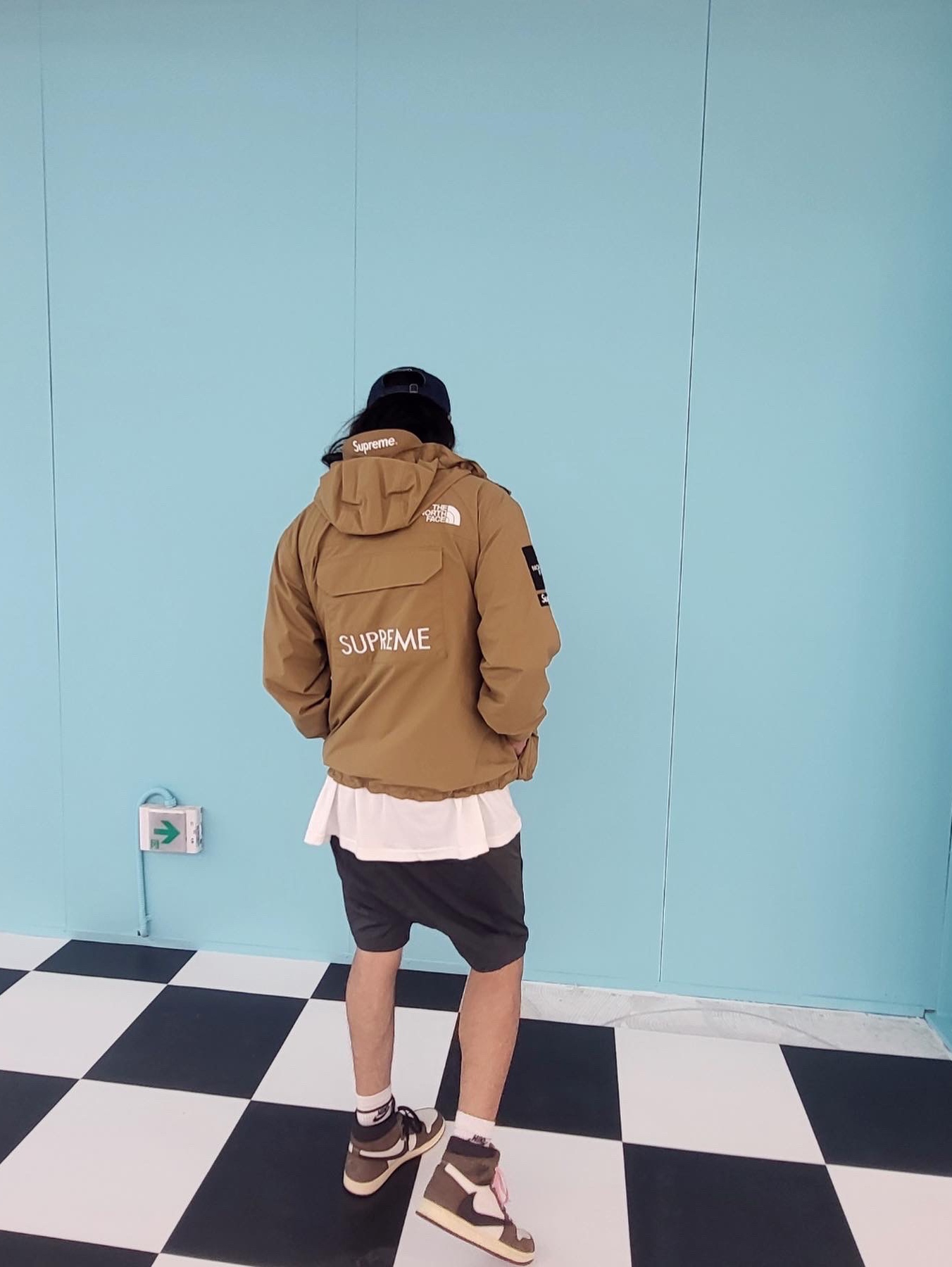 Supreme Kevlar Denim S Logo 6-Panel Indigo - 22SS, Supreme x The North Face Cargo Jacket Gold - 20SS 착용 스타일 - 5