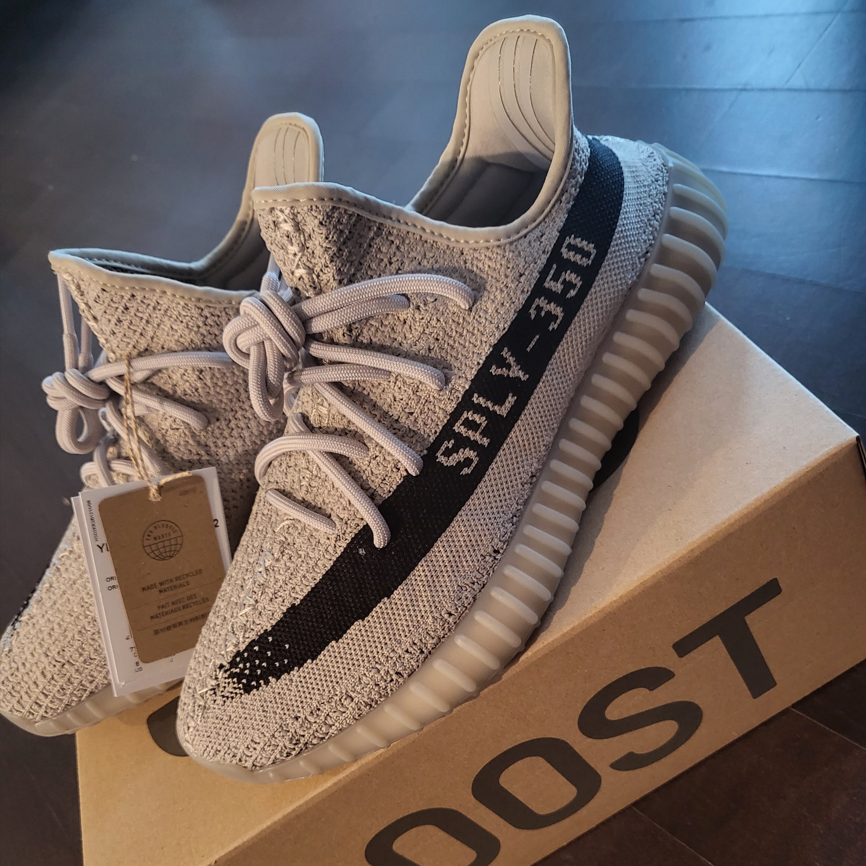 Adidas Yeezy Boost 350 V2 Slate Core Black 2022/2023 착용 스타일 - 4