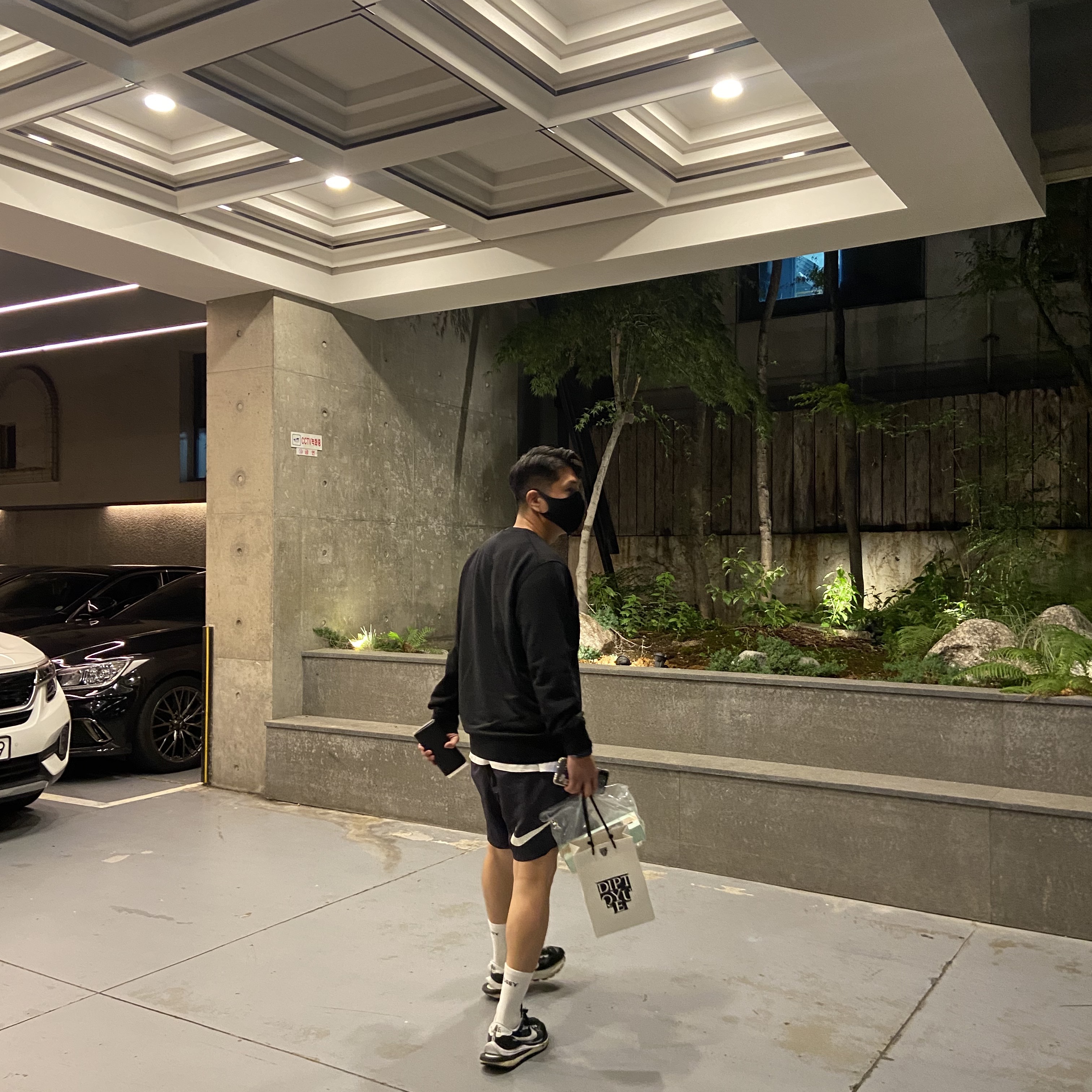 Nike x Cactus Plant Flea Market Long Sleeve Polo Natural - US/EU, Nike x Sacai VaporWaffle String & Black Villain Red 착용 스타일 - 2