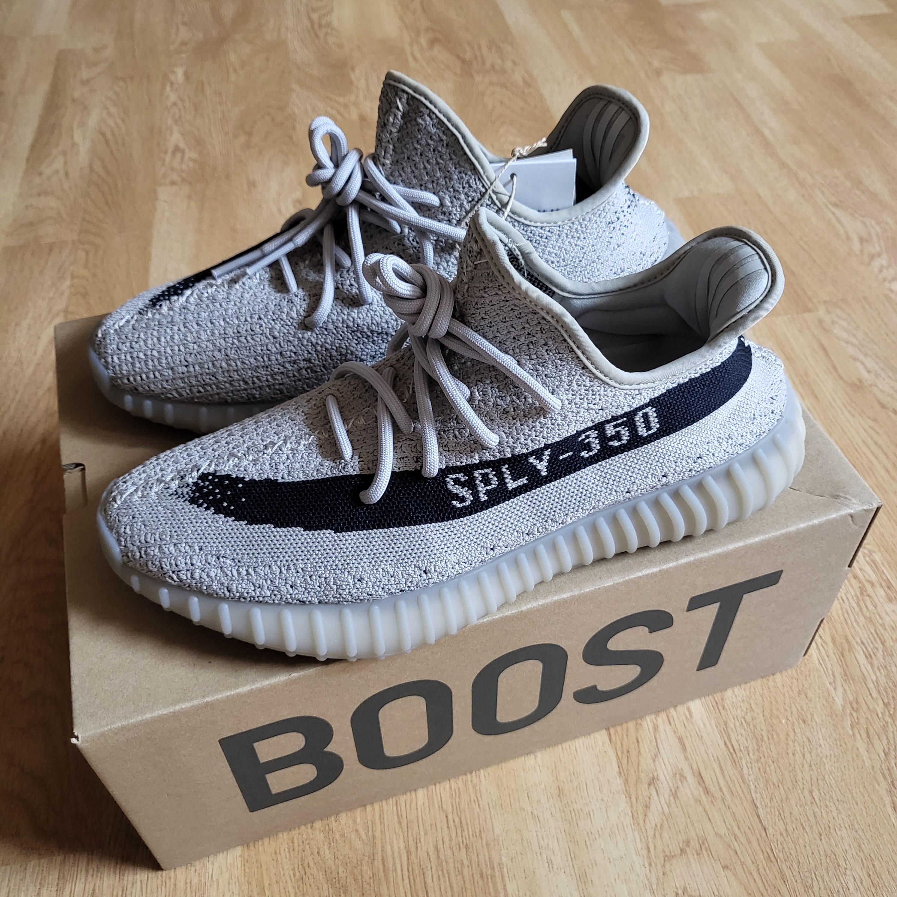 Adidas Yeezy Boost 350 V2 Slate Core Black 2022/2023 착용 스타일 - 1