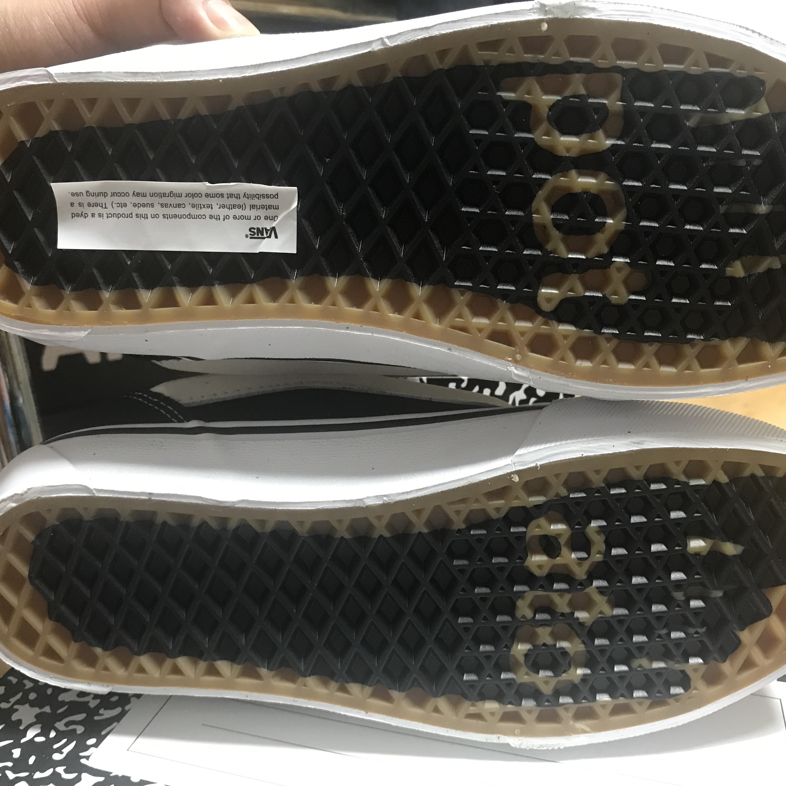 Vans Vault x Imran Potato Knu-Skool VR3 LX Black White 착용 스타일 - 4