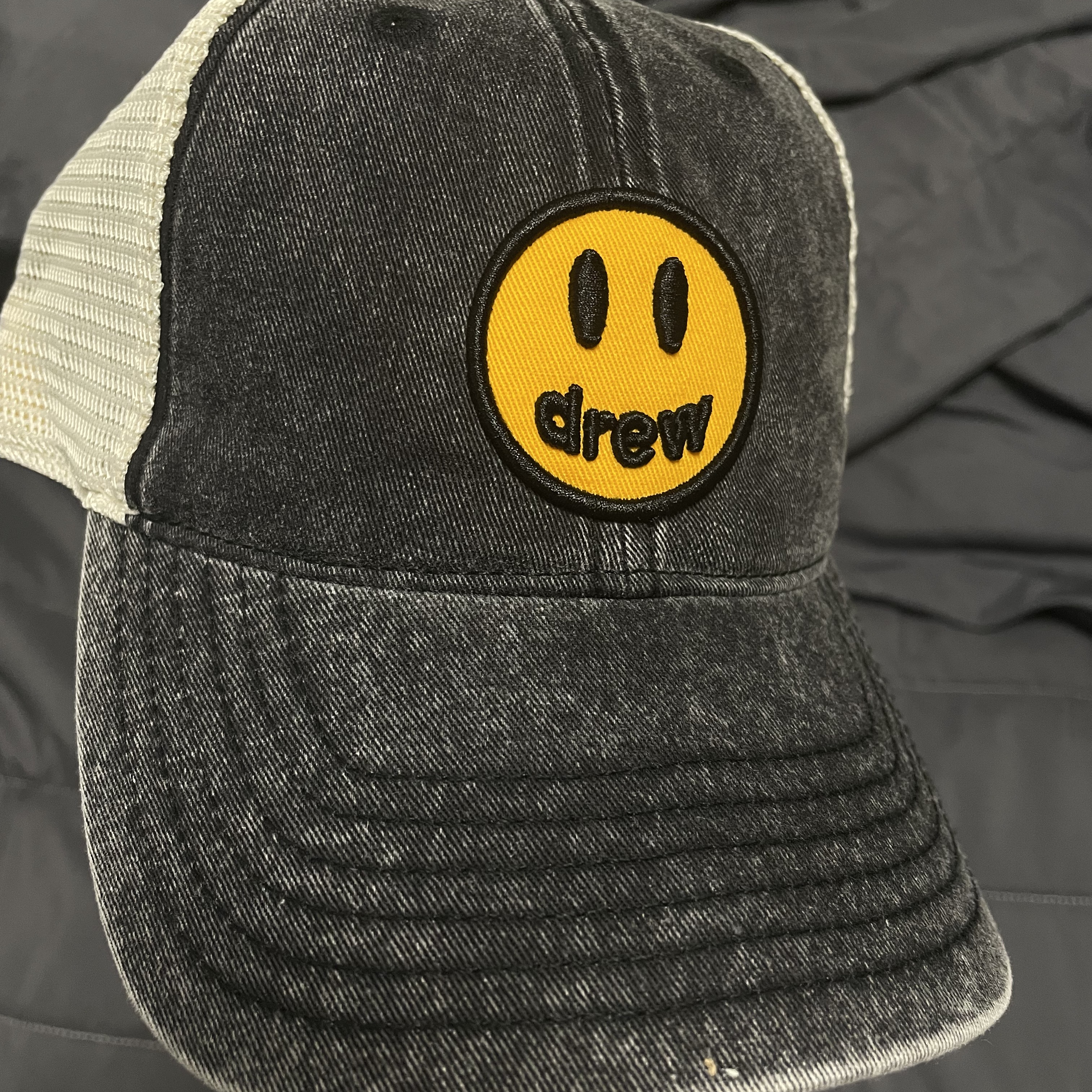 Drew House Mascot Team Hat Faded Black White 착용 스타일