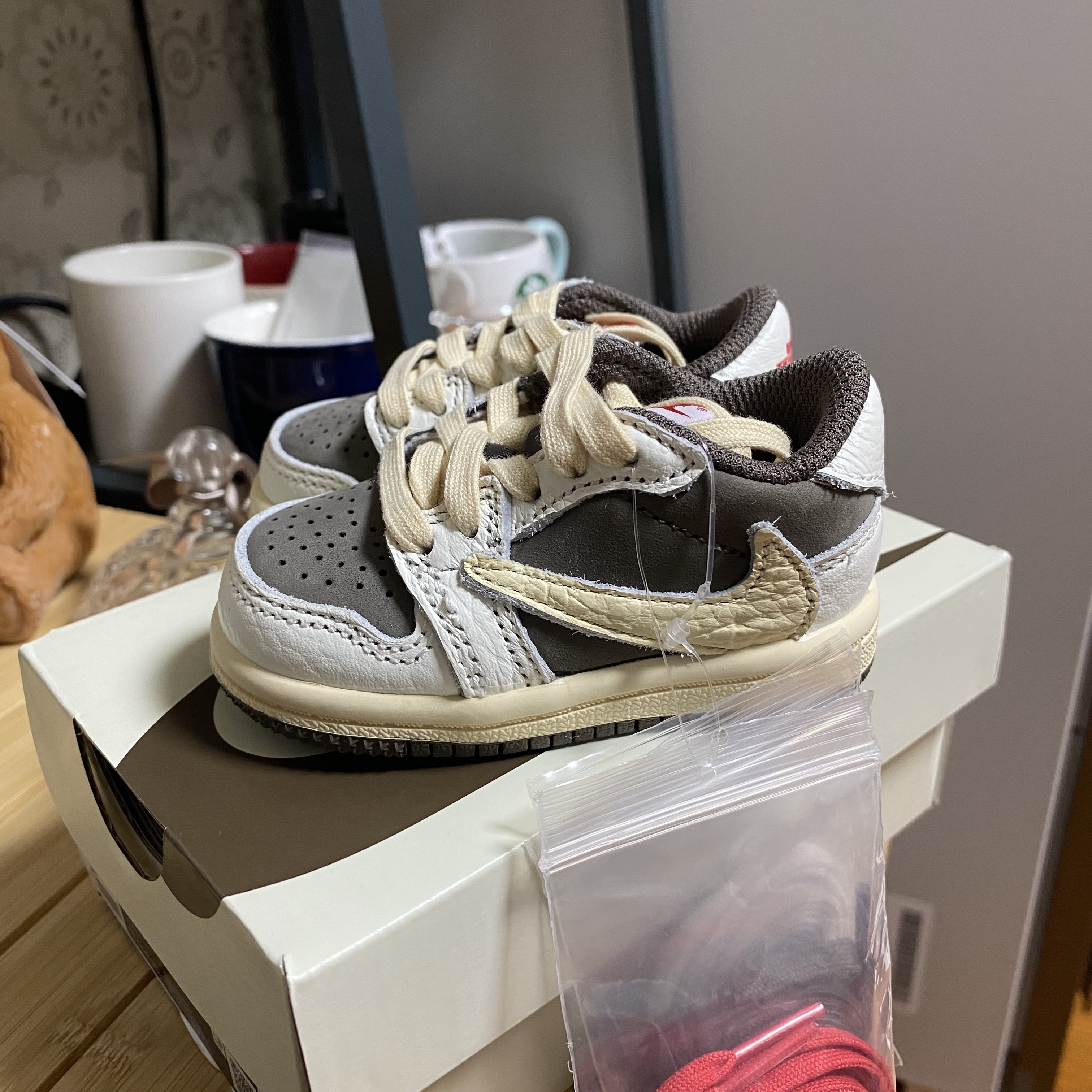 (TD) Jordan 1 x Travis Scott Retro Low OG SP Sail and Ridgerock 착용 스타일