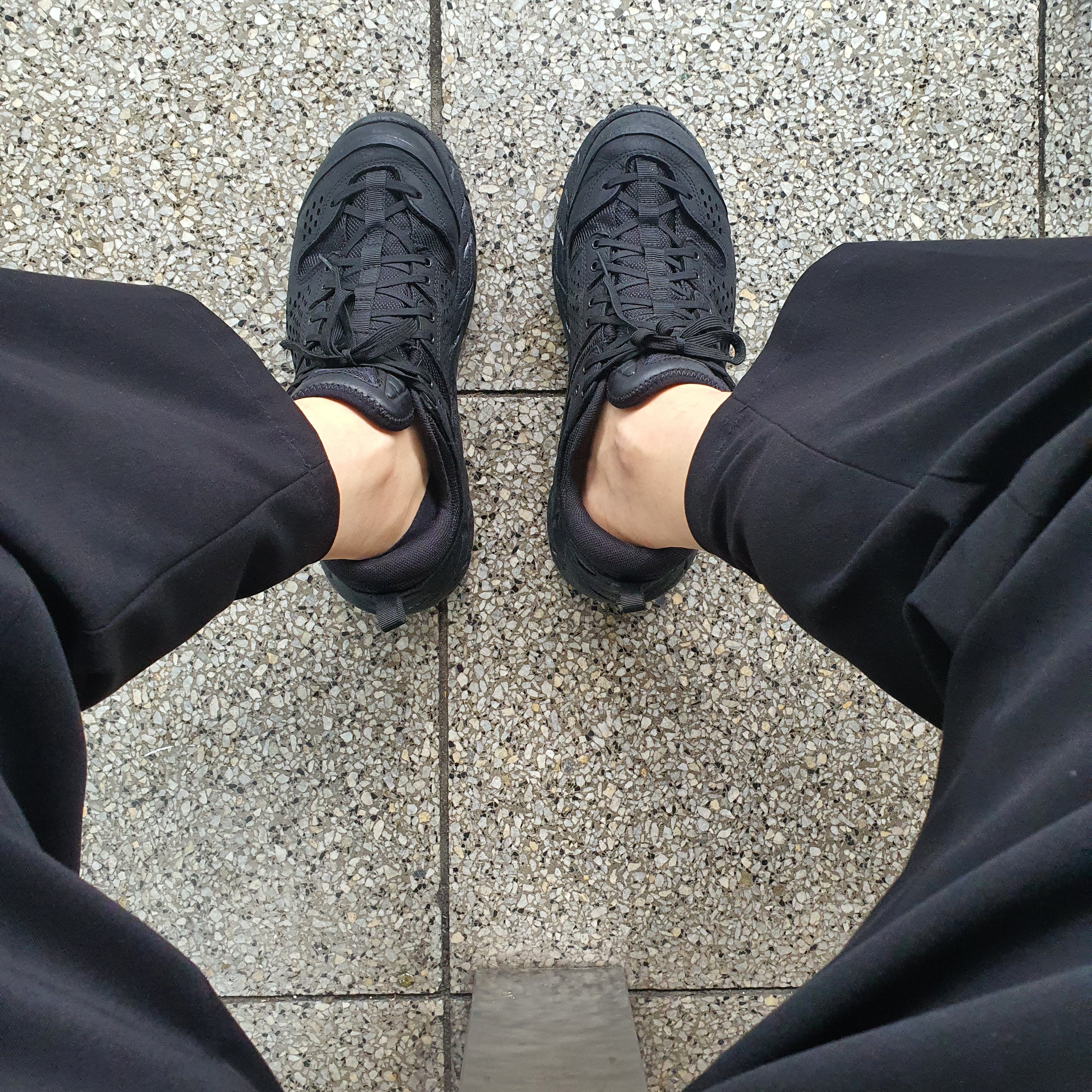 Hoka Tor Ultra Low WP JP Black 착용 스타일 - 3