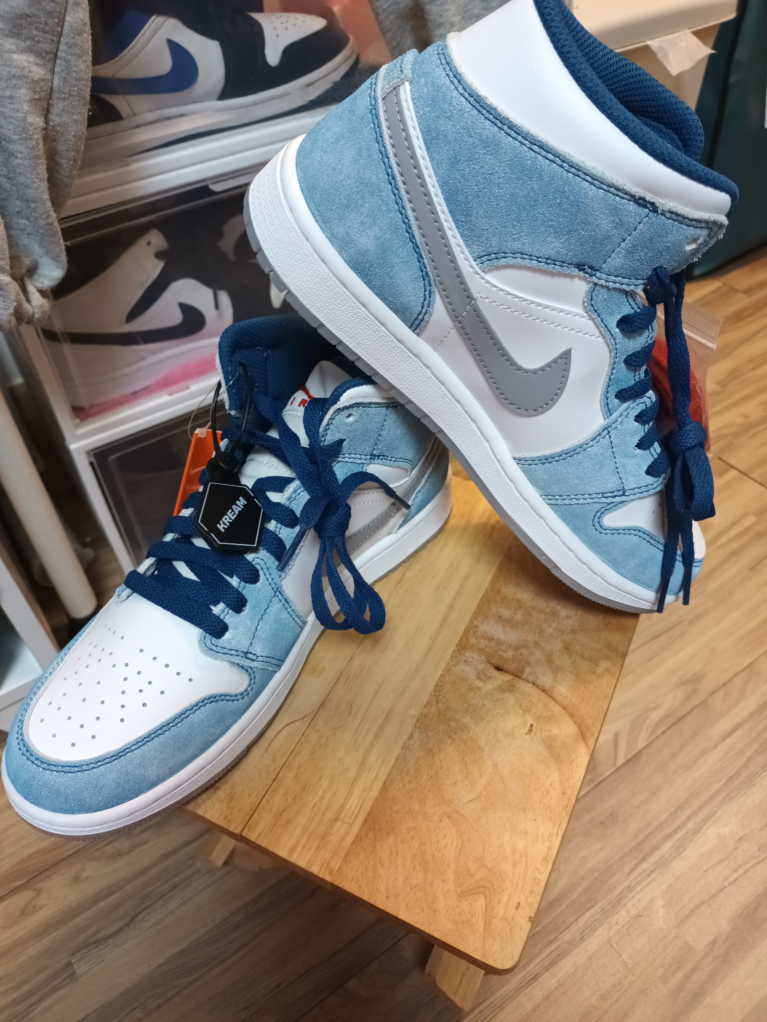 Jordan 1 Mid SE French Blue Fire Red 착용 스타일
