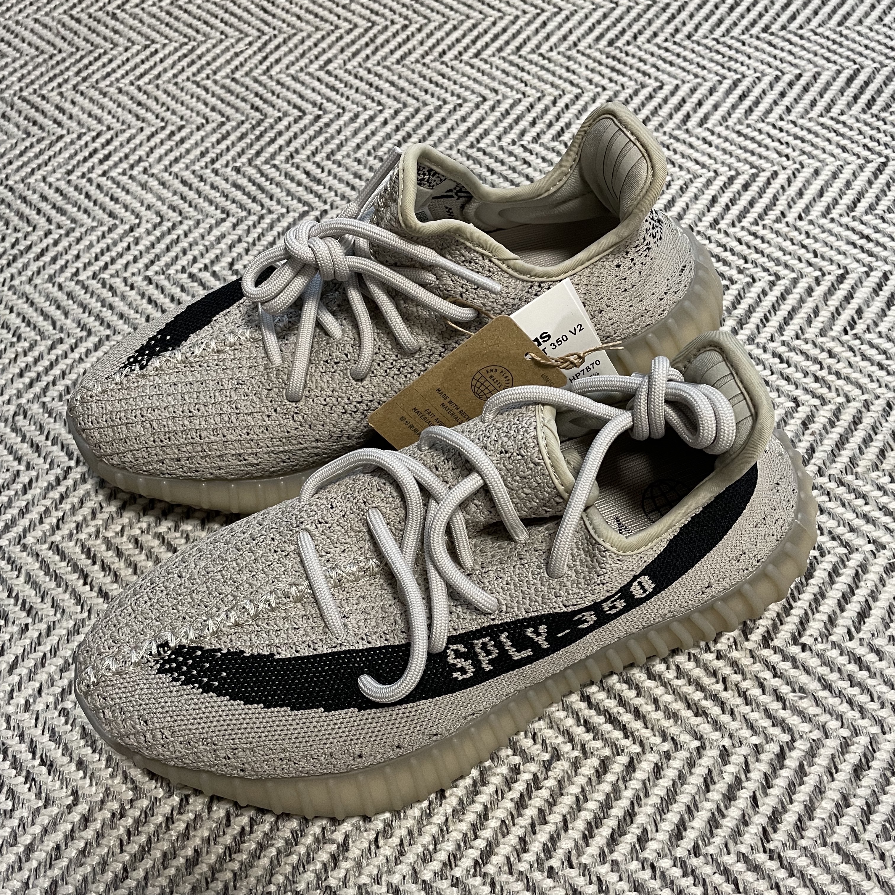 Adidas Yeezy Boost 350 V2 Slate Core Black 2022/2023 착용 스타일