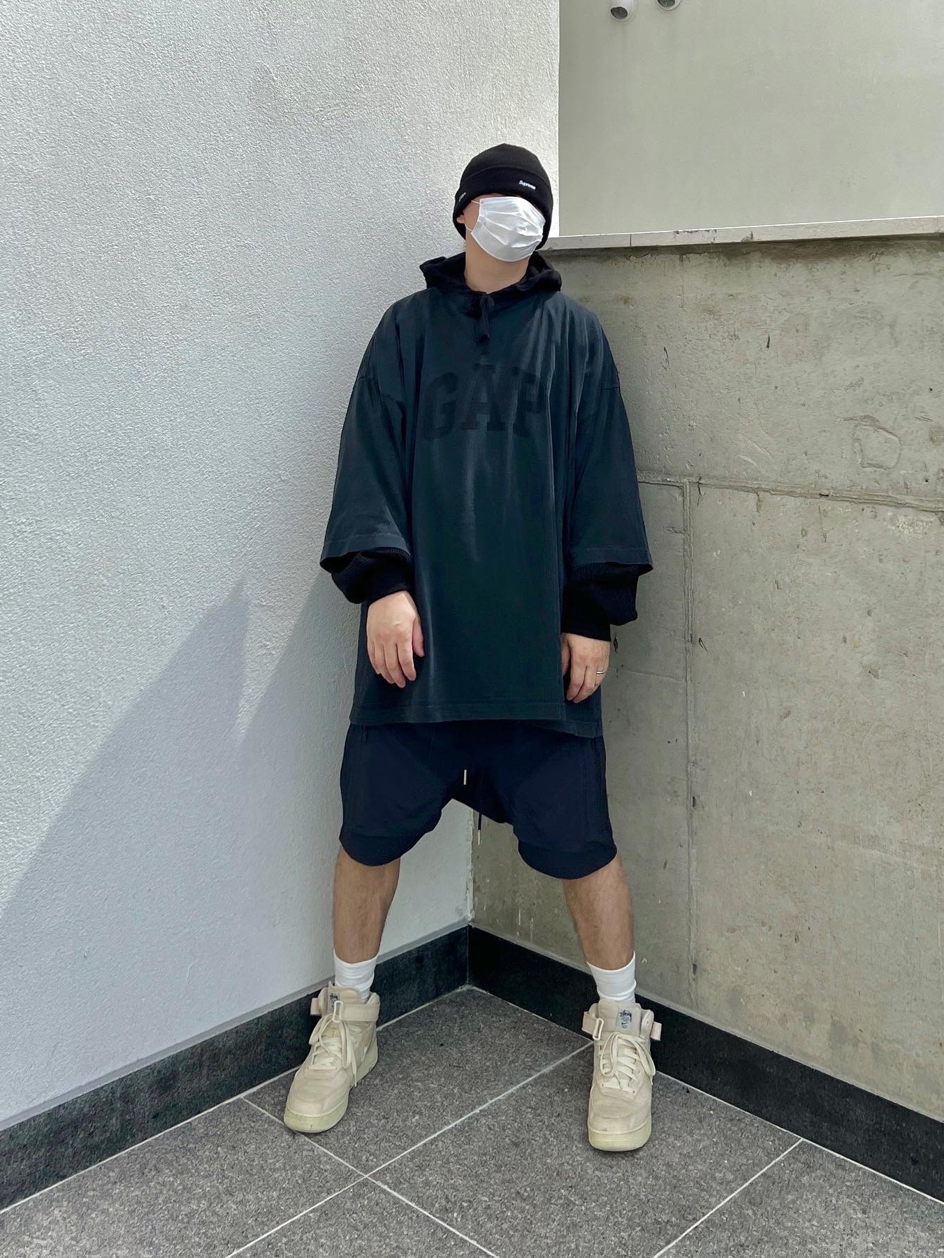 Yeezy Gap Engineered By Balenciaga Dove 3/4 Sleeve T-Shirt Washed Black, Nike x Stussy Air Force 1 '07 Mid SP Fossil 착용 스타일 - 2