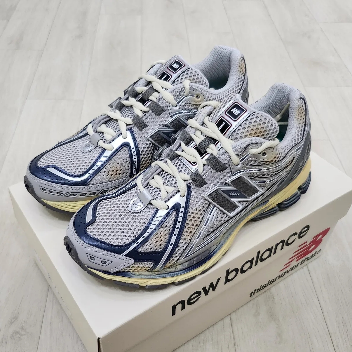 New Balance x Thisisneverthat 1906R 2022 Downtown Run 착용 스타일 - 2
