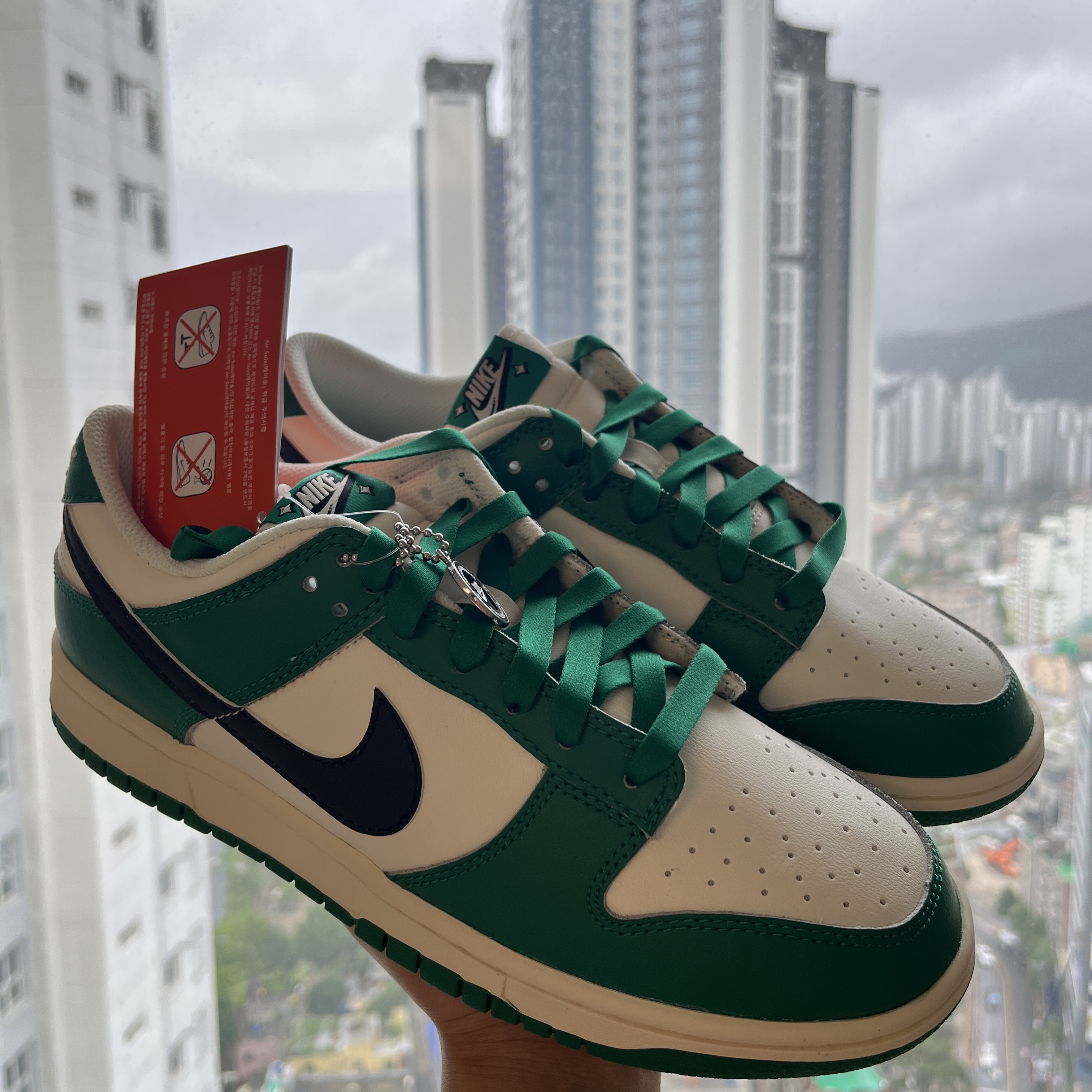 Nike Dunk Low Retro SE Jackpot Malachite 착용 스타일