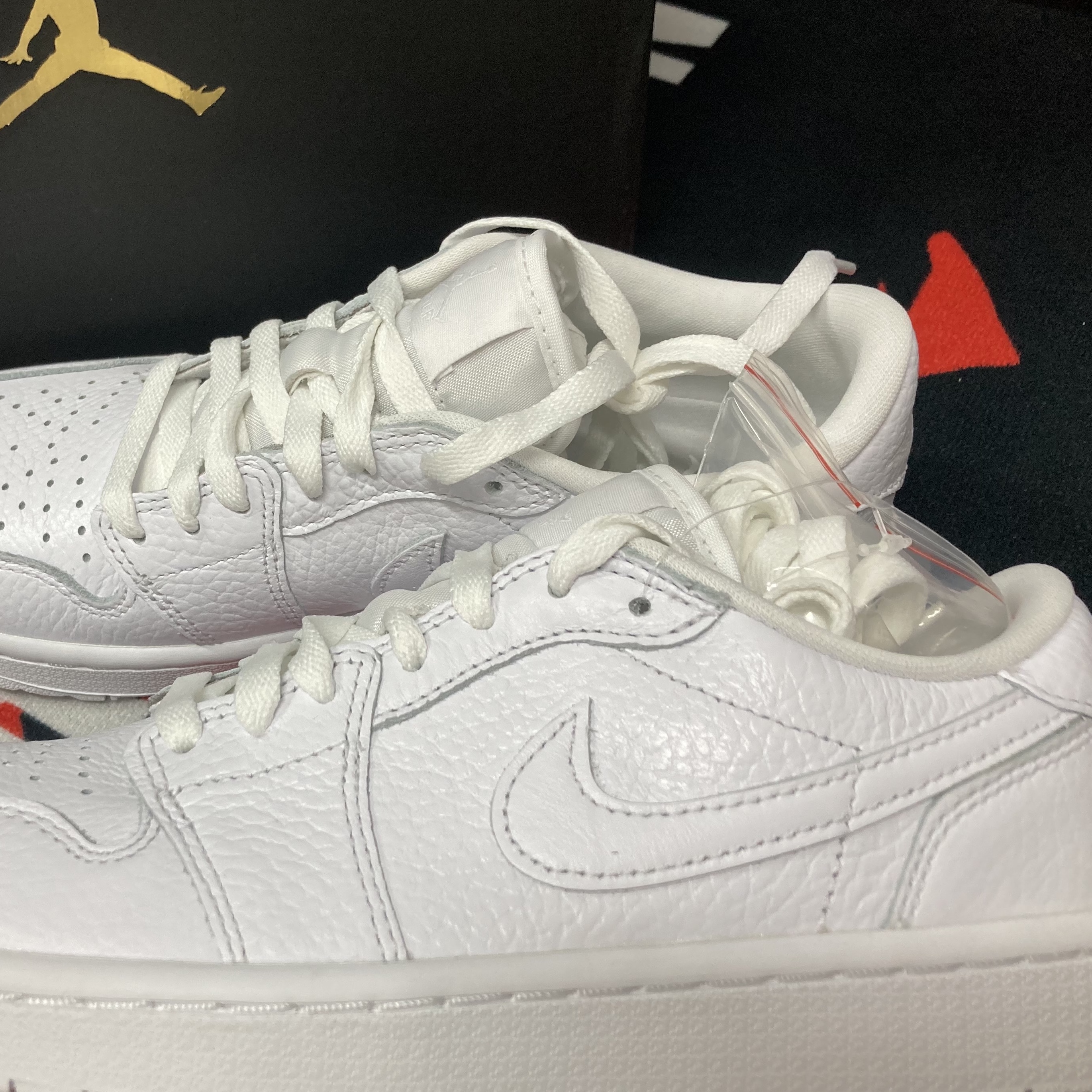 Jordan 1 Low Golf Triple White 착용 스타일 - 4