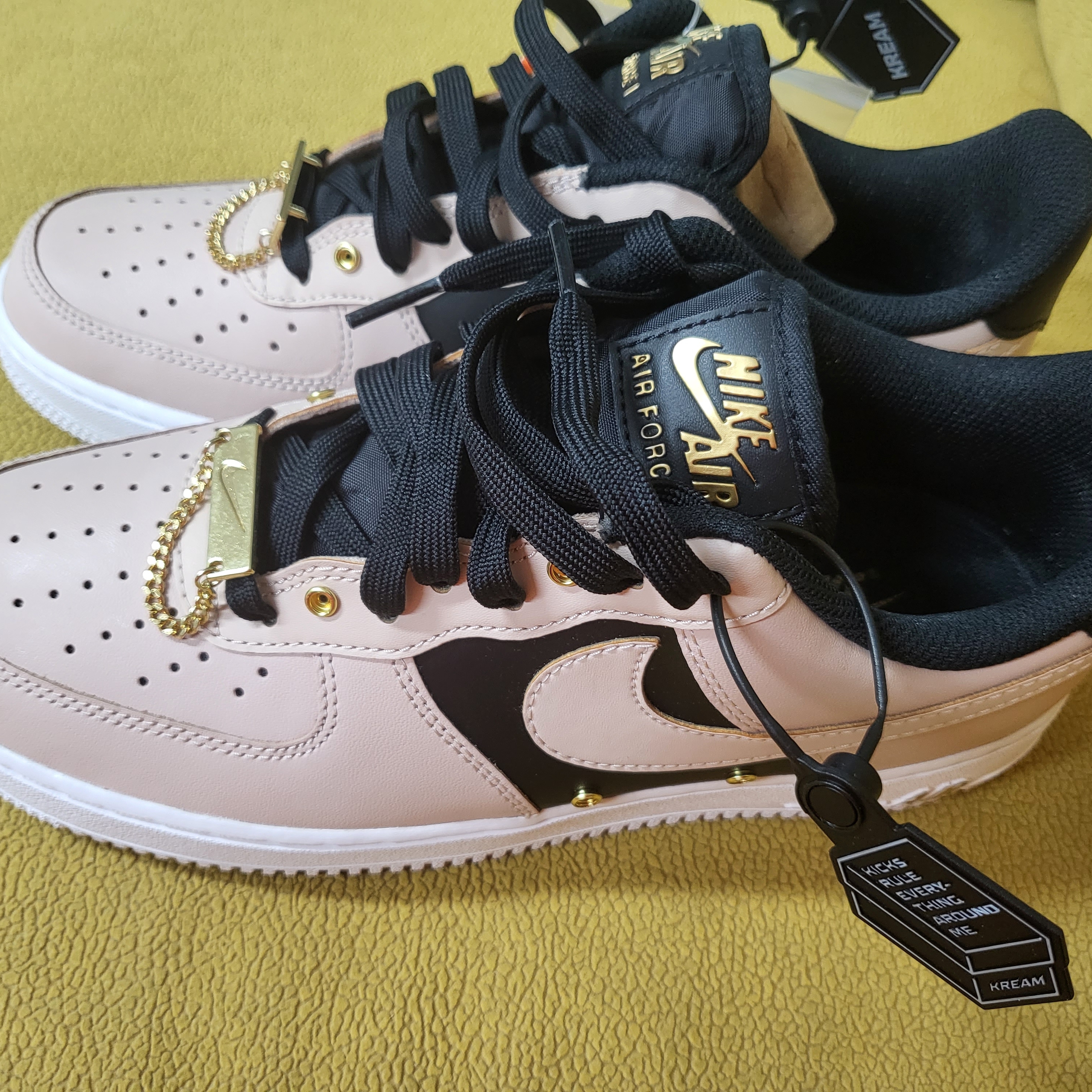 Nike Air Force 1 '07 PRM Touch Of Gold 착용 스타일 - 2